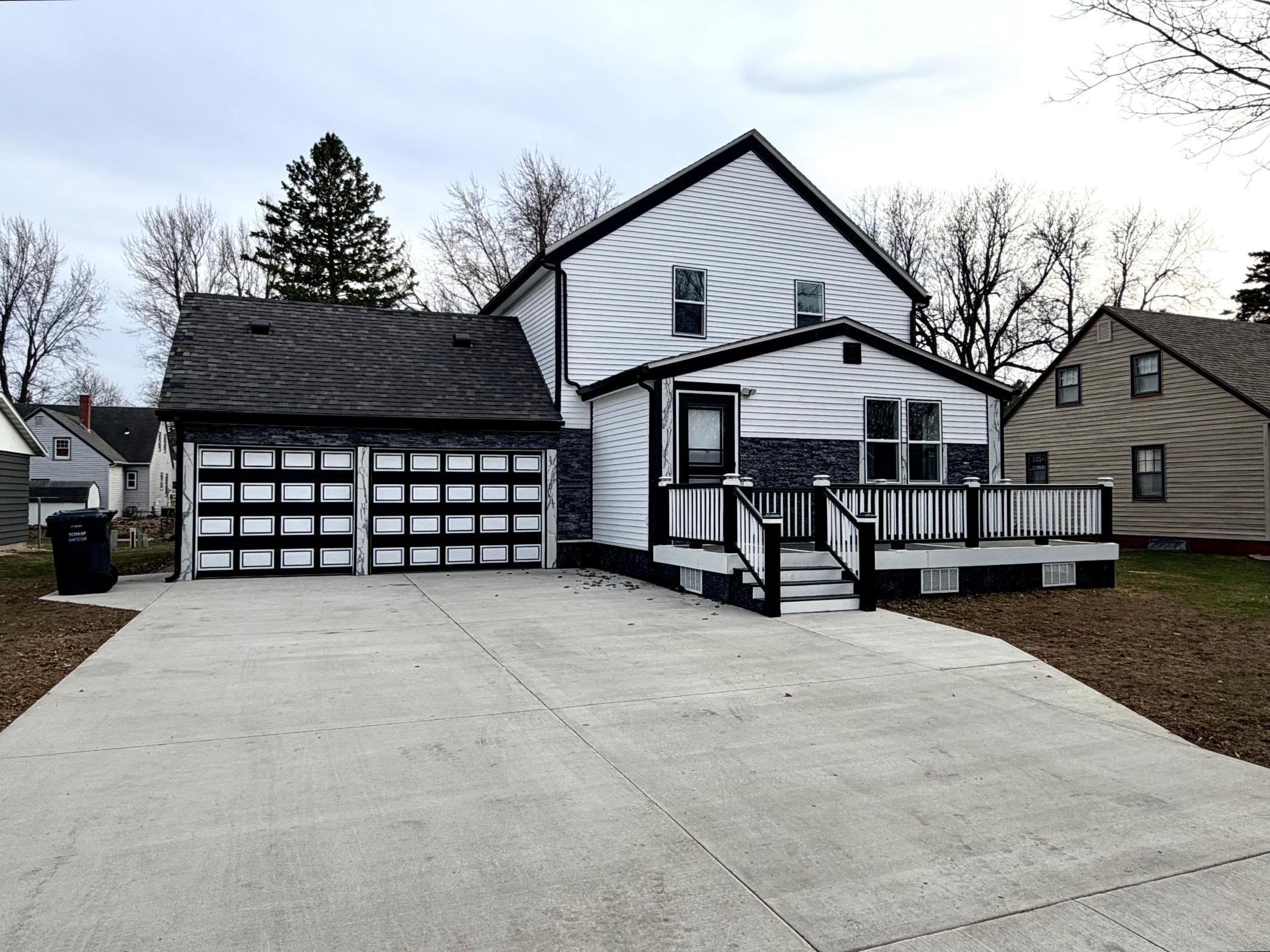 Homes for sale in Worthington, MN | 120 W Okabena St, Worthington, MN 56187 | MLS# 7034489