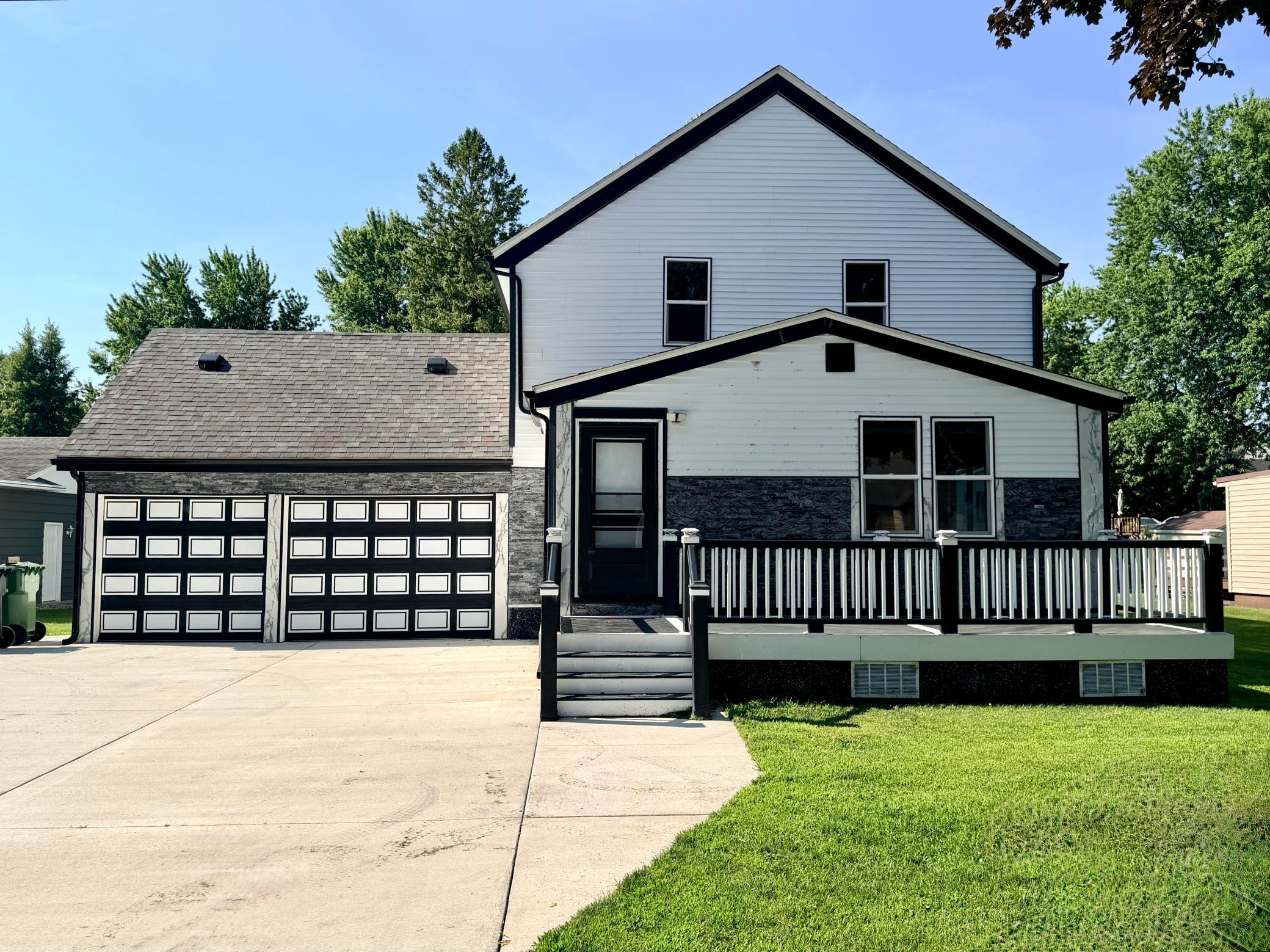 Homes for sale in Worthington, MN | 120 W Okabena St, Worthington, MN 56187 | MLS# 7034489