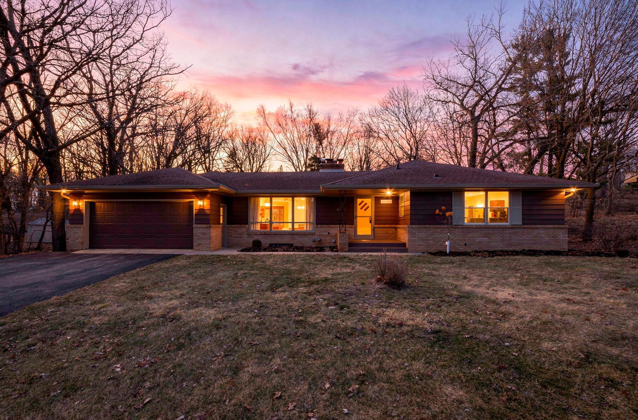 Homes for sale in Apple Valley, MN | 352 Cimarron Rd, Apple Valley, MN 55124 | MLS# 7034820