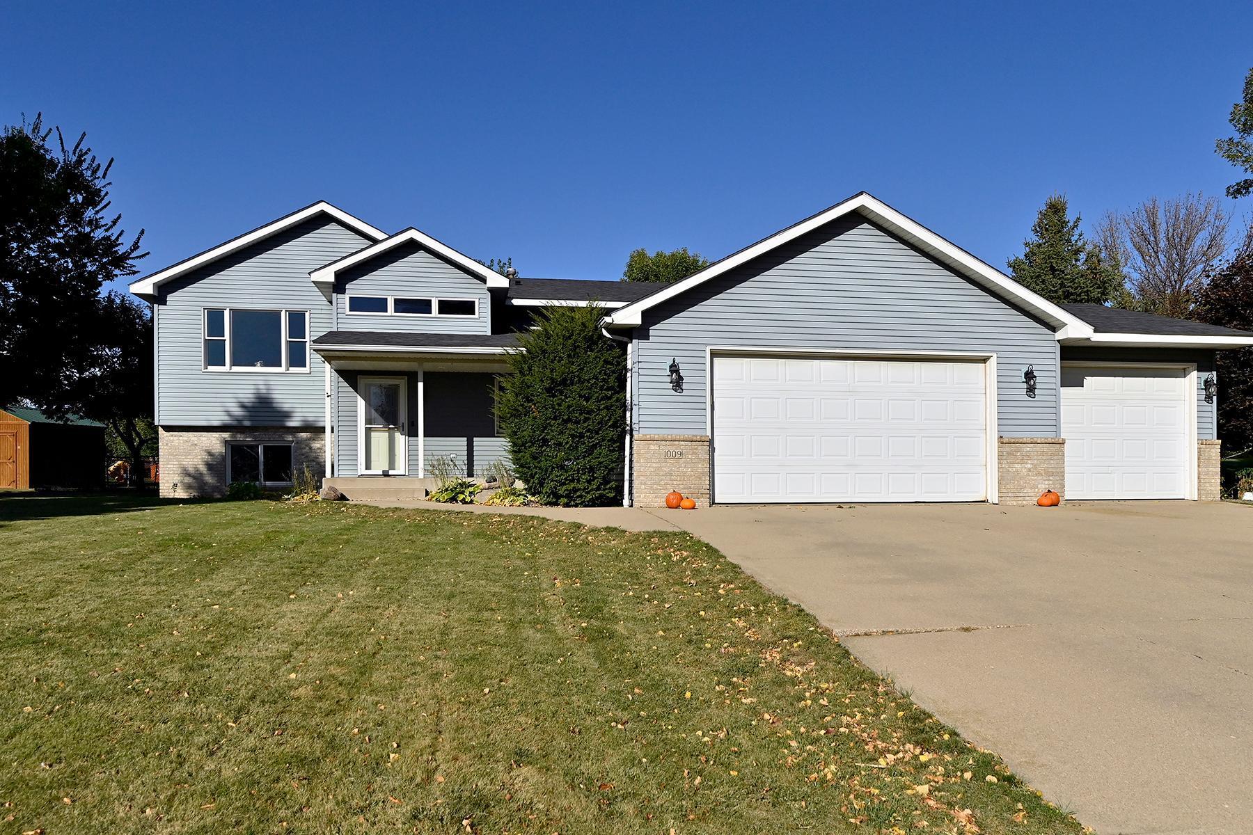 Homes for sale in Howard Lake, MN | 1009 Fairway Blvd, Howard Lake, MN 55349 | MLS# 7035132