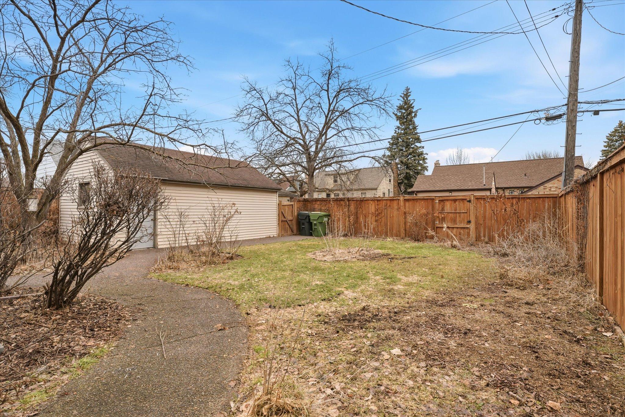 Homes for sale in Falcon Heights, MN | 1489 Hoyt Ave W, Falcon Heights, MN 55108 | MLS# 7035332