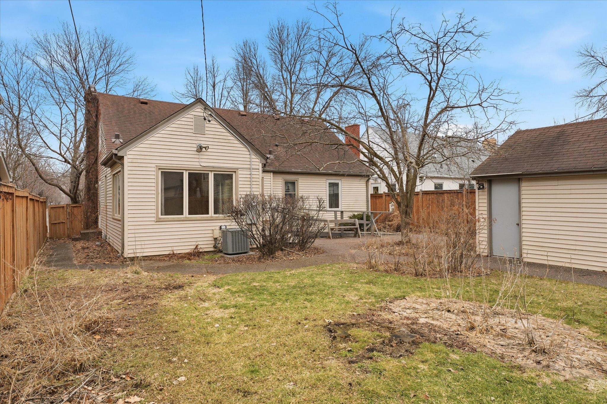 Homes for sale in Falcon Heights, MN | 1489 Hoyt Ave W, Falcon Heights, MN 55108 | MLS# 7035332