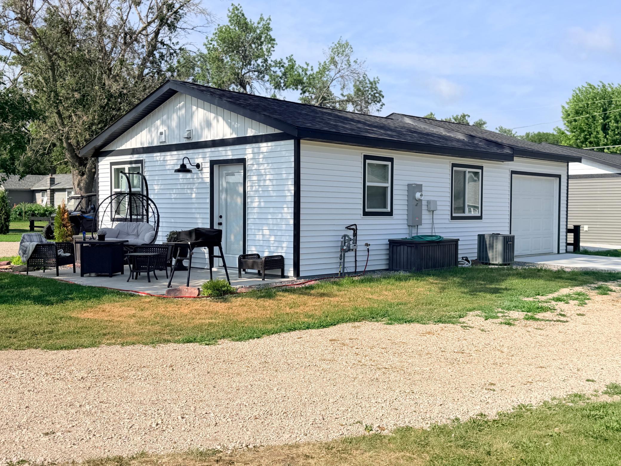 Homes for sale in Pipestone, MN | 201 1/2 10Th Ave Se, Pipestone, MN 56164 | MLS# 7036364