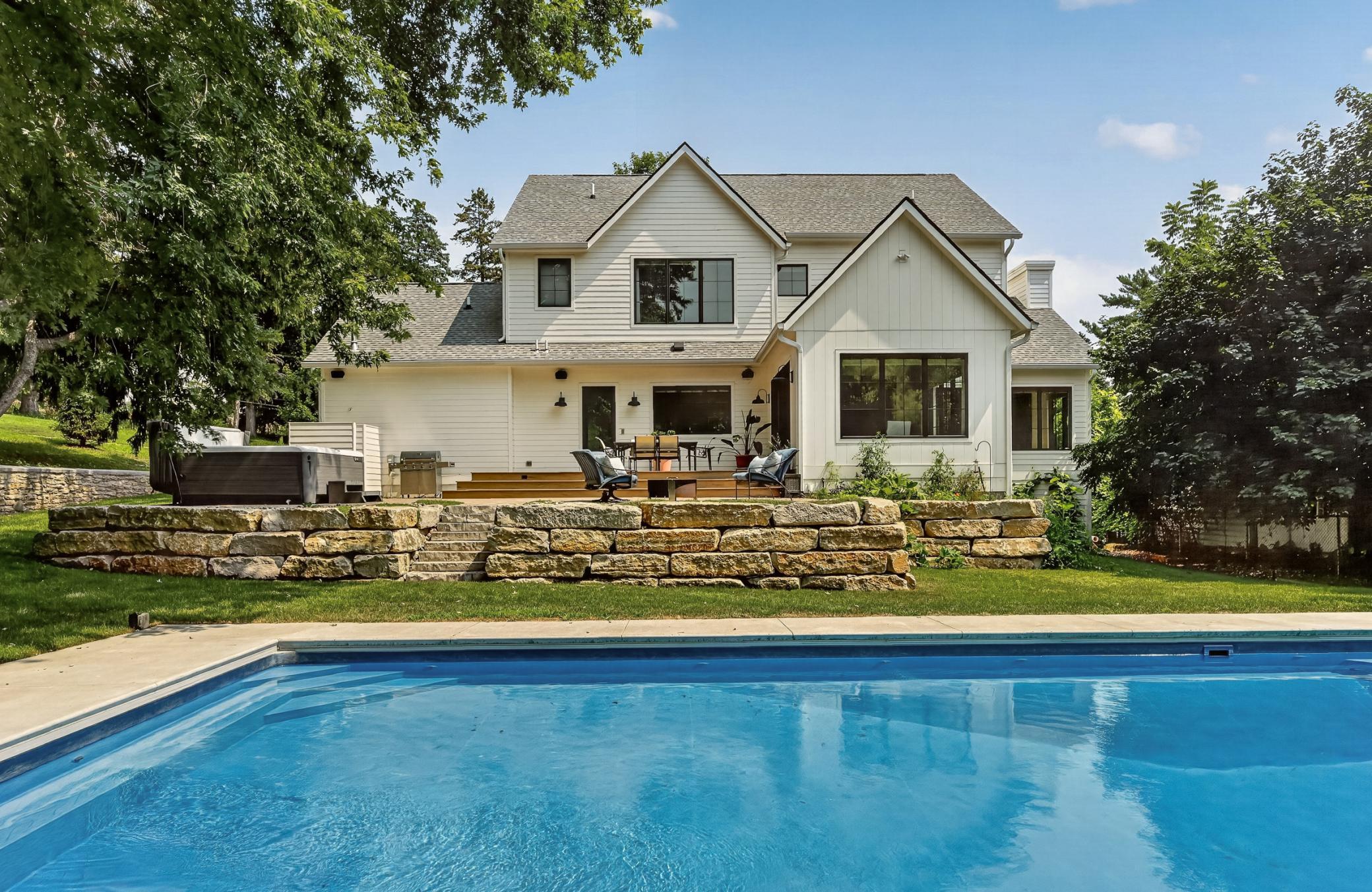 2nd image of 905 9th Ave Sw, Rochester, MN 55902 | MLS# 7036465