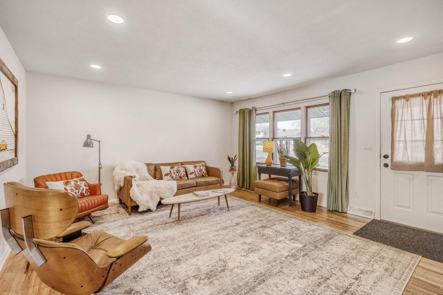 Homes for sale in Hastings, MN | 532 17Th St E, Hastings, MN 55033 | MLS# 7036515