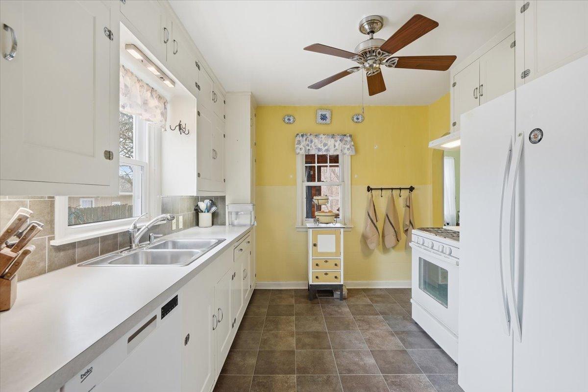 Homes for sale in Roseville, MN | 3029 Fairview Ave N, Roseville, MN 55113 | MLS# 7036579