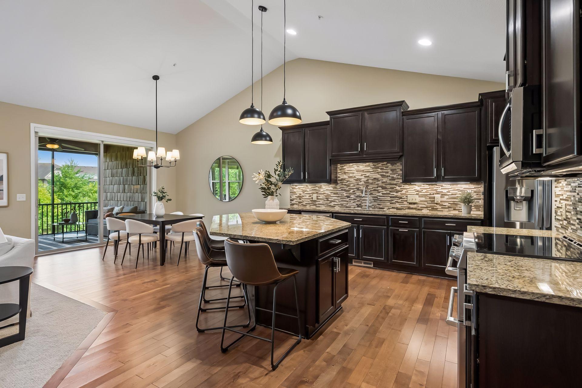 4th image of 10786 Lyndale Bluffs Trl, Minneapolis, MN 55420 | MLS# 7037284