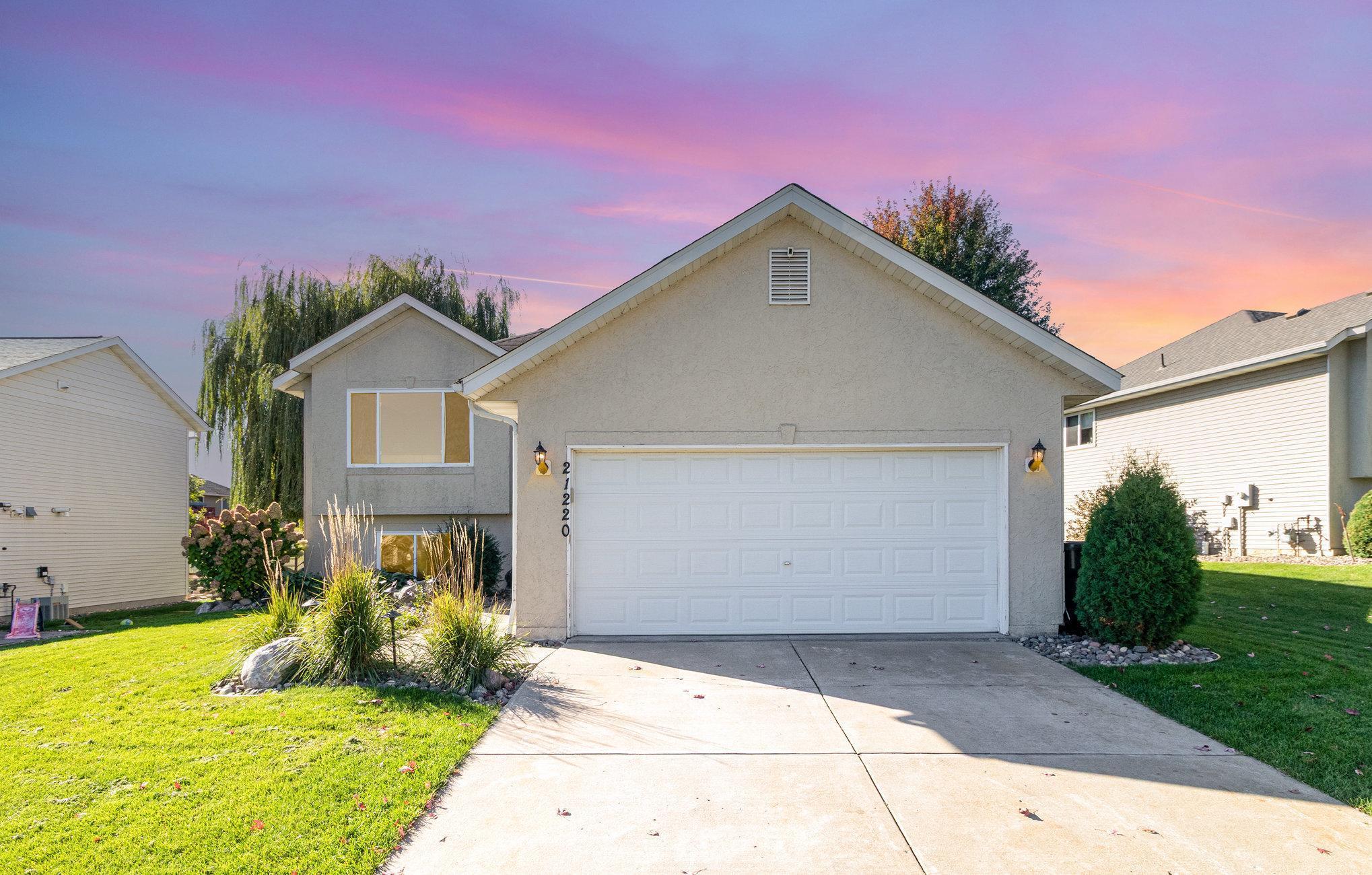 Homes for sale in Lakeville, MN | 21220 Ilavista Wy, Lakeville, MN 55044 | MLS# 7037385