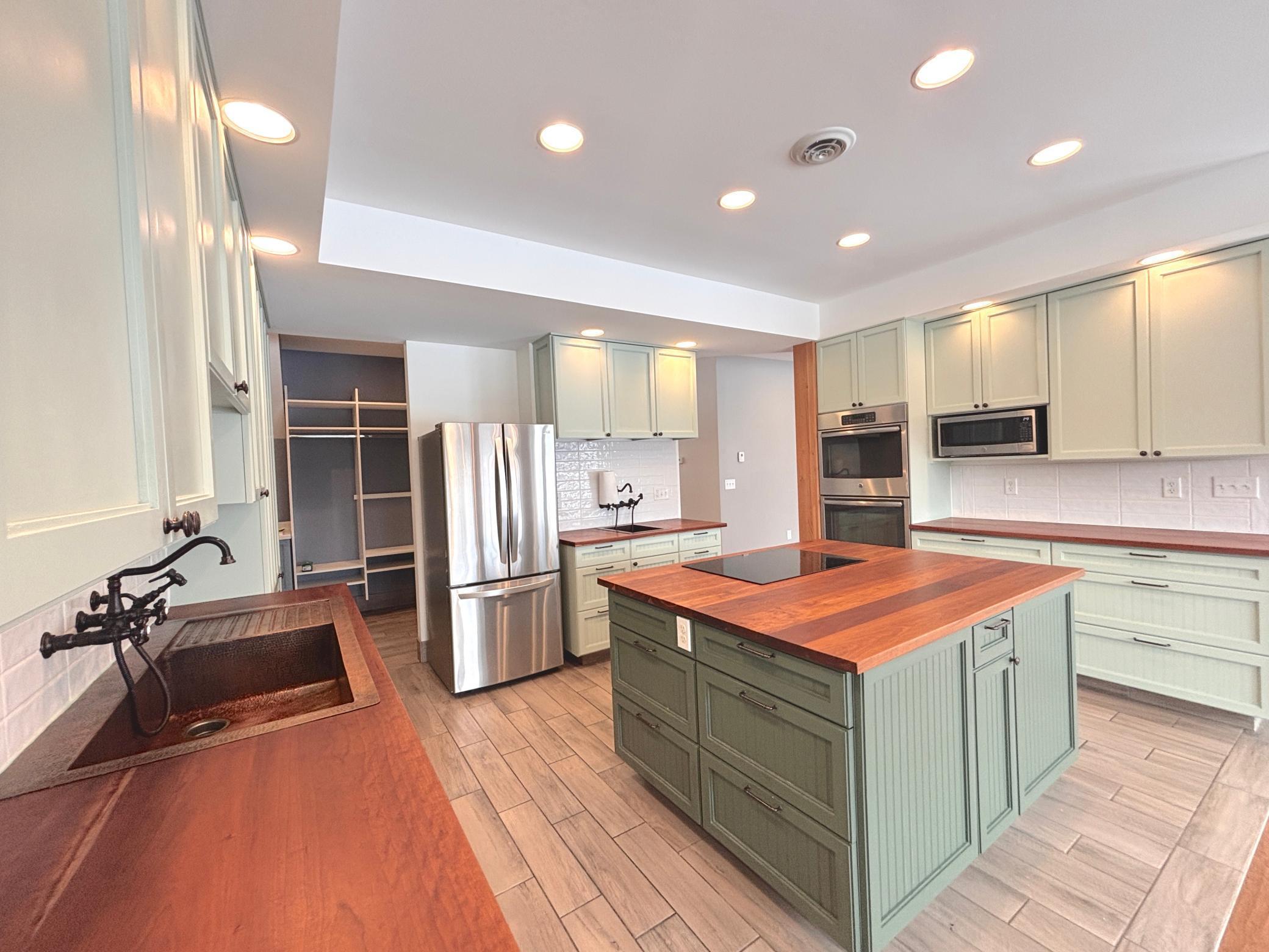 Homes for sale in Duluth, MN | 2718 Northridge Dr, Duluth, MN 55811 | MLS# 7037634