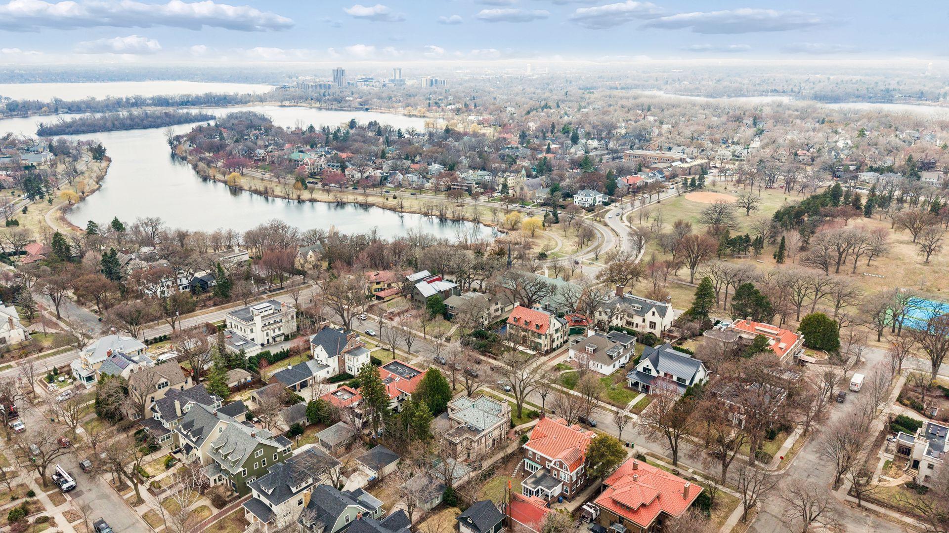 43rd image of 1930 Knox Ave S, Minneapolis, MN 55403 | MLS# 7038053