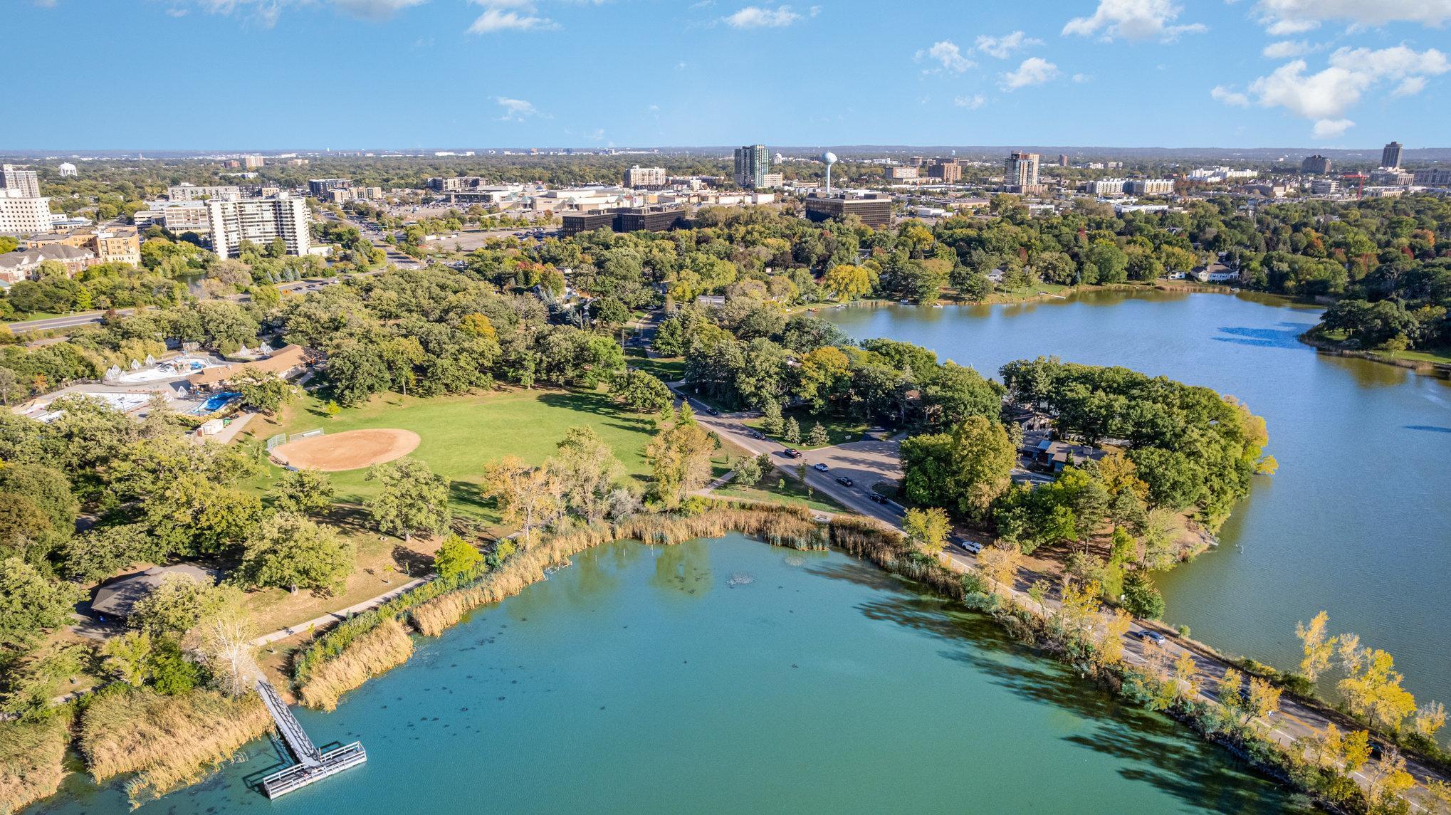 Homes for sale in Edina, MN | 6608 W Shore Dr, Edina, MN 55435 | MLS# 7038312