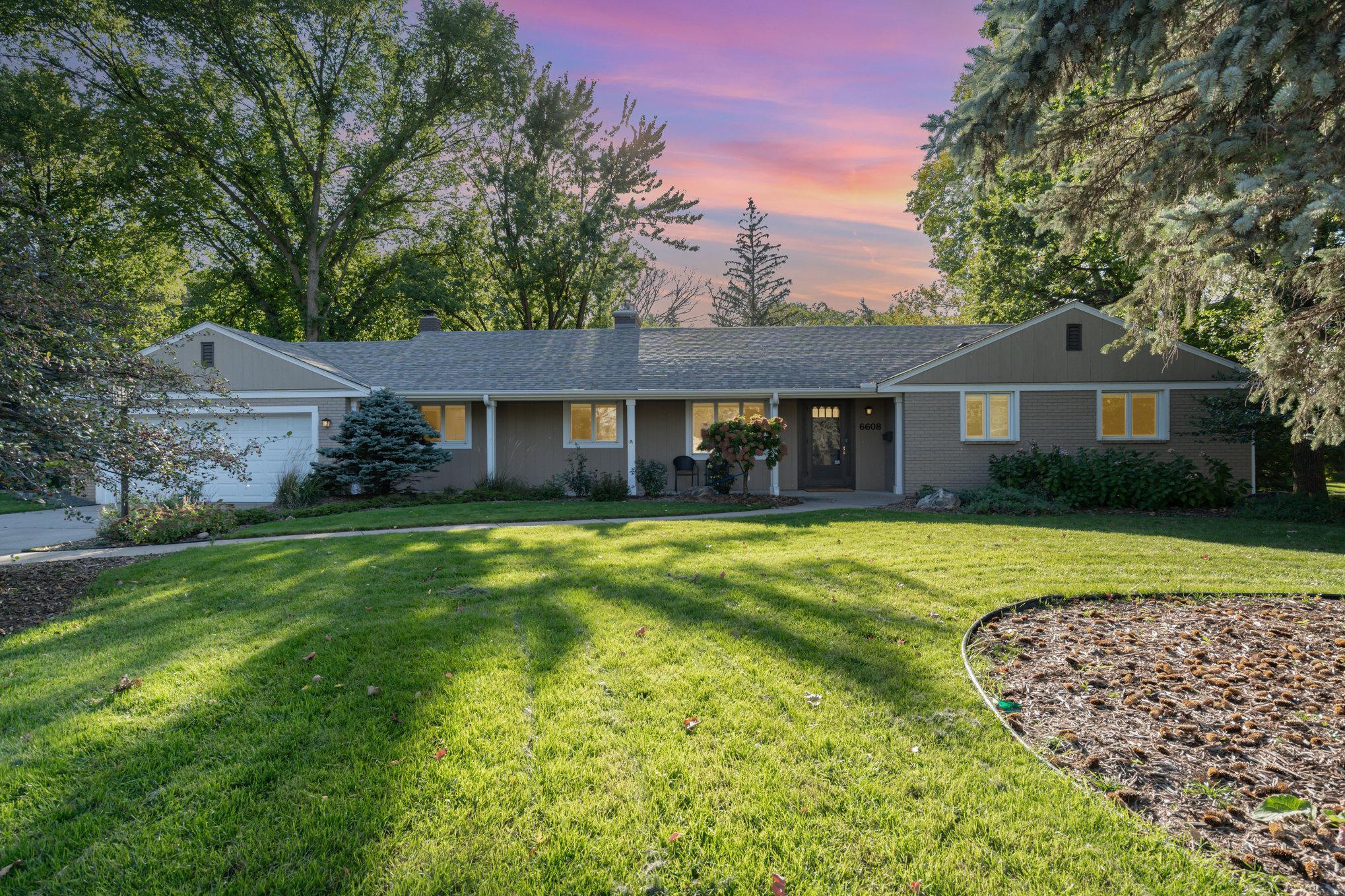 Homes for sale in Edina, MN | 6608 W Shore Dr, Edina, MN 55435 | MLS# 7038312