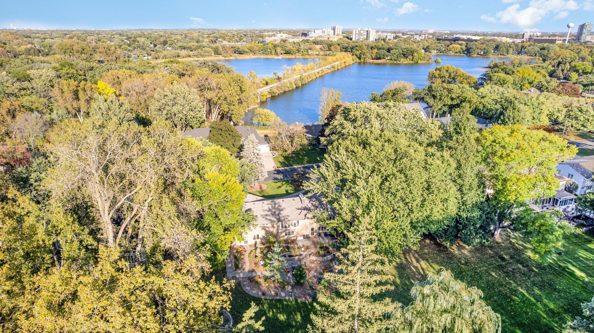 Homes for sale in Edina, MN | 6608 W Shore Dr, Edina, MN 55435 | MLS# 7038312