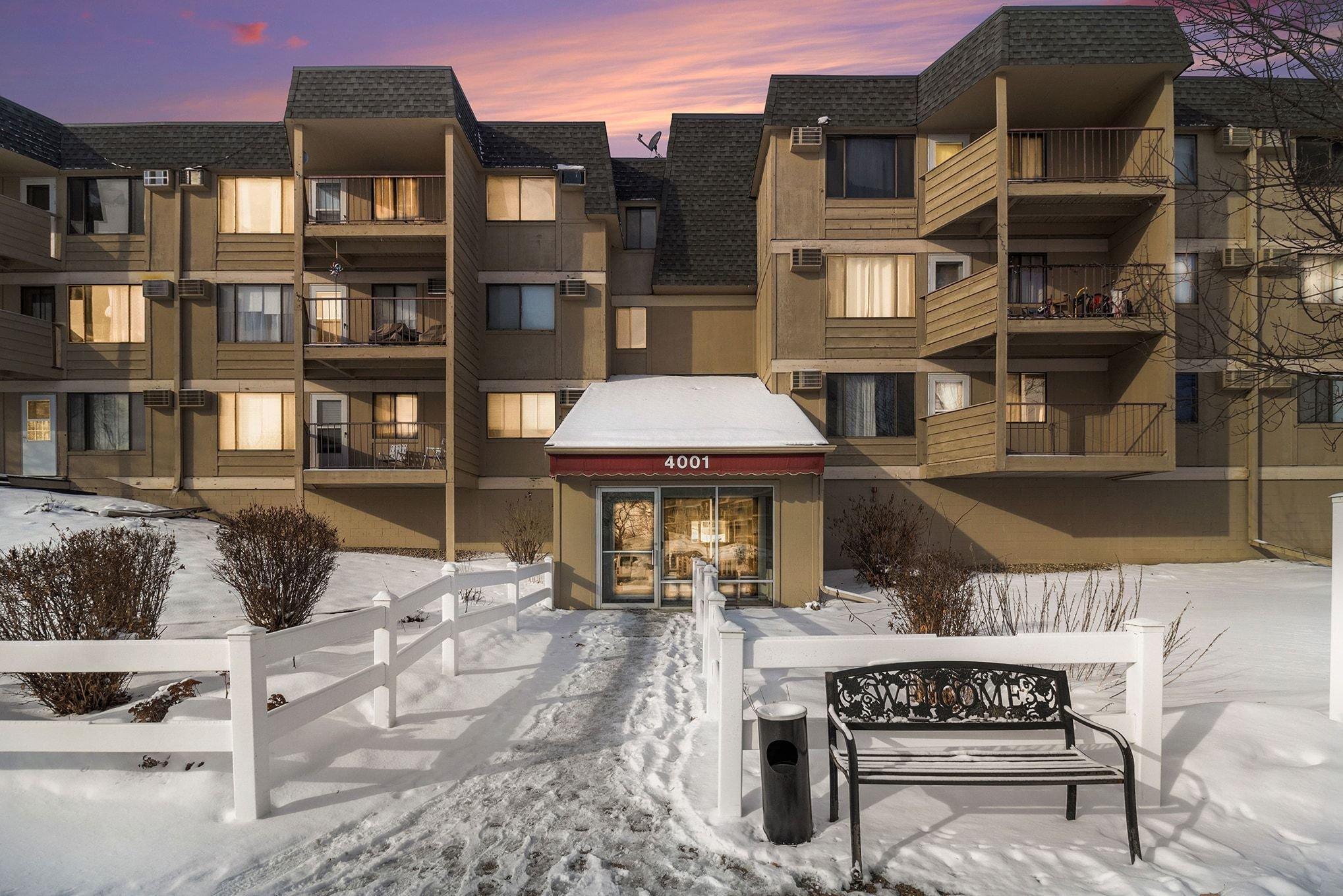 Homes for sale in Bloomington, MN | 4001 Heritage Hills Dr #304, Bloomington, MN 55437 | MLS# 7038316