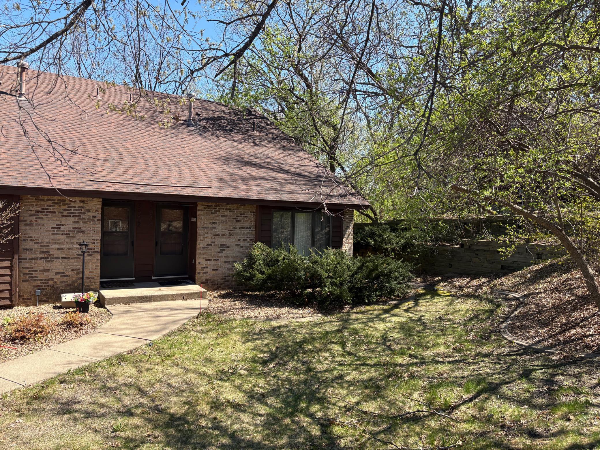 Homes for sale in Eagan, MN | 3904 Rahn Rd, Eagan, MN 55122 | MLS# 7038600