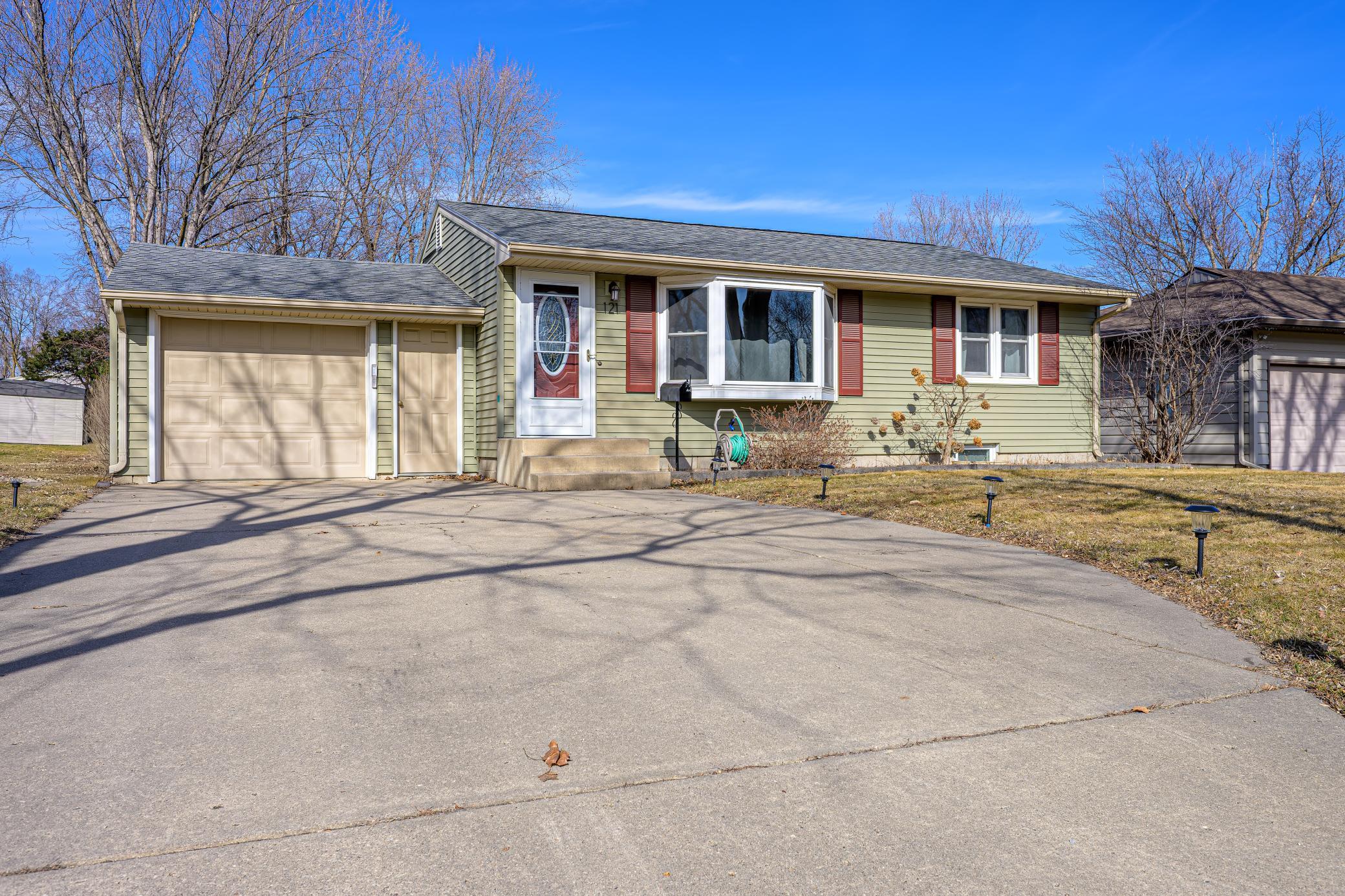 Homes for sale in Hutchinson, MN | 121 6th Ave Ne, Hutchinson, MN 55350 | MLS# 7038635