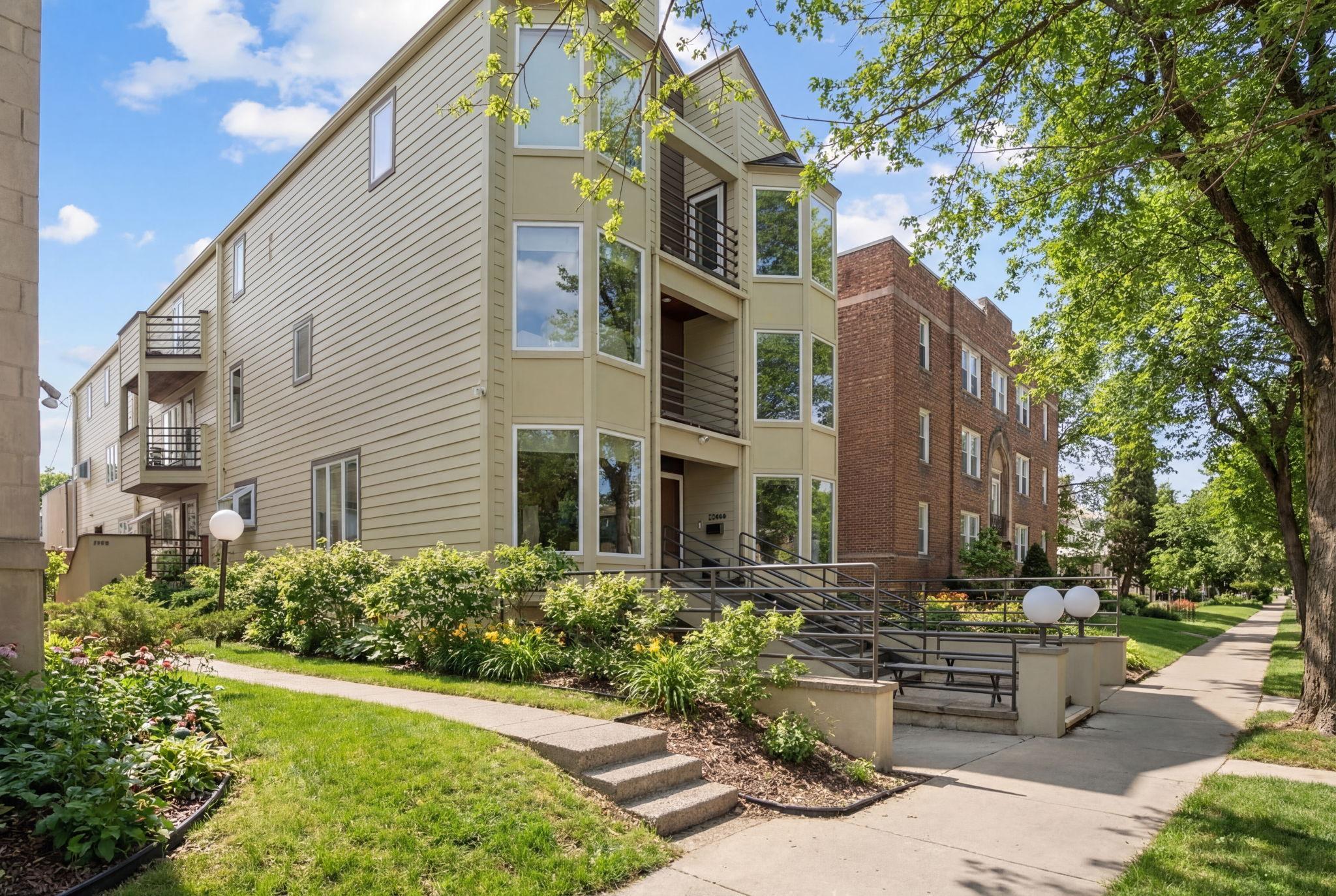 4th image of 2726 Humboldt Ave S, Minneapolis, MN 55408