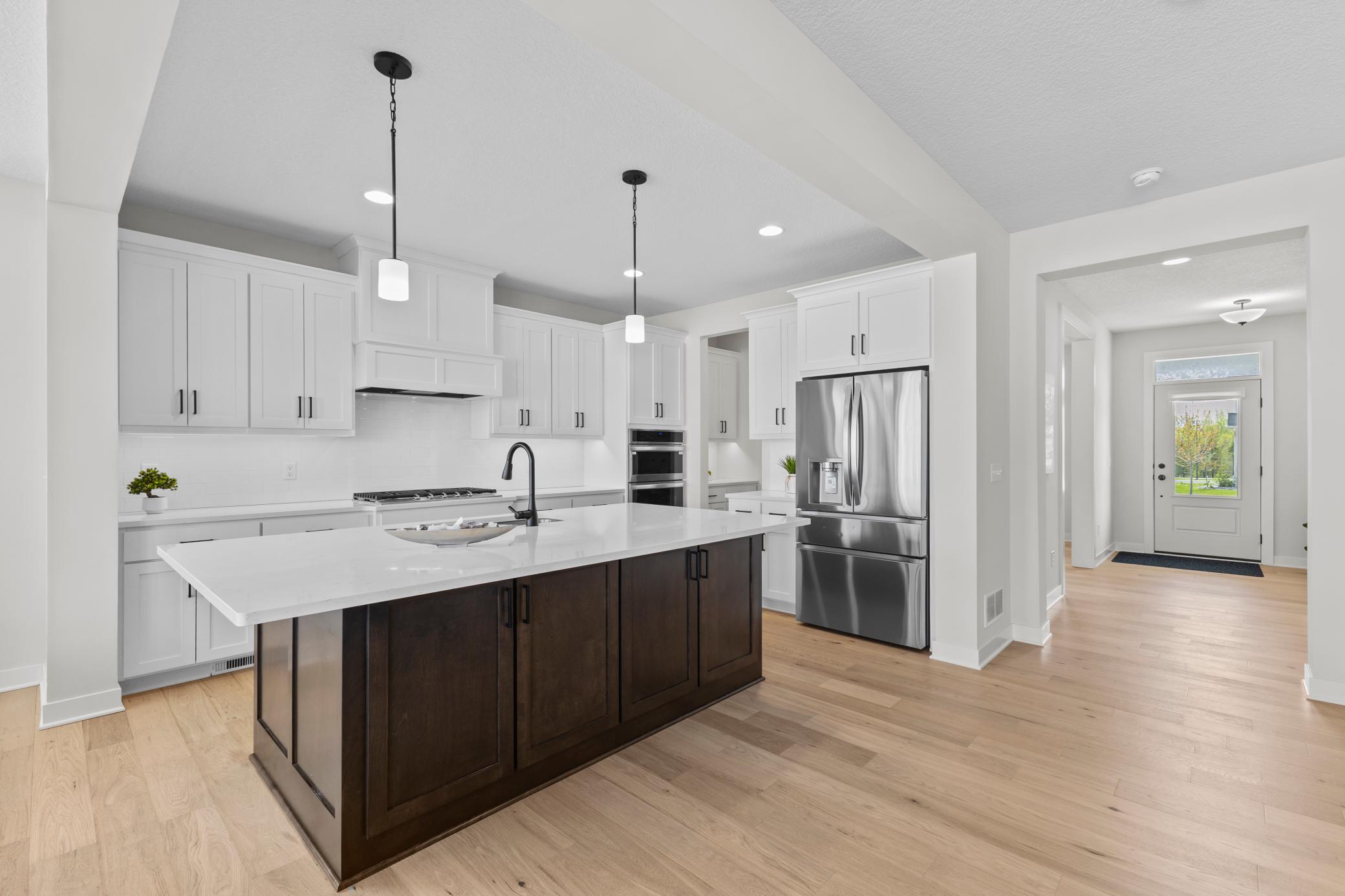 2nd image of 10122 Shadyview Ln N, Maple Grove, MN 55311 | MLS# 7039156