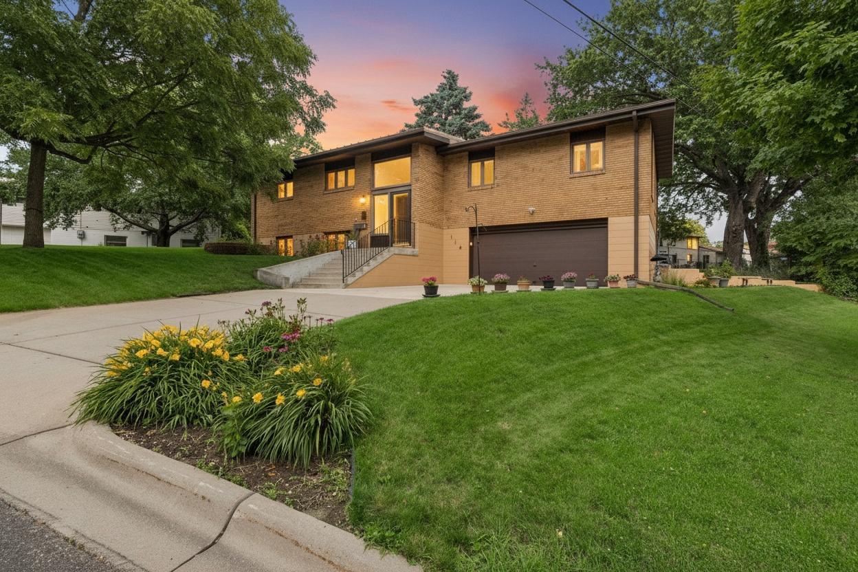 1st image of 116 Victory Pl, South Saint Paul, MN 55075 | MLS# 7040290