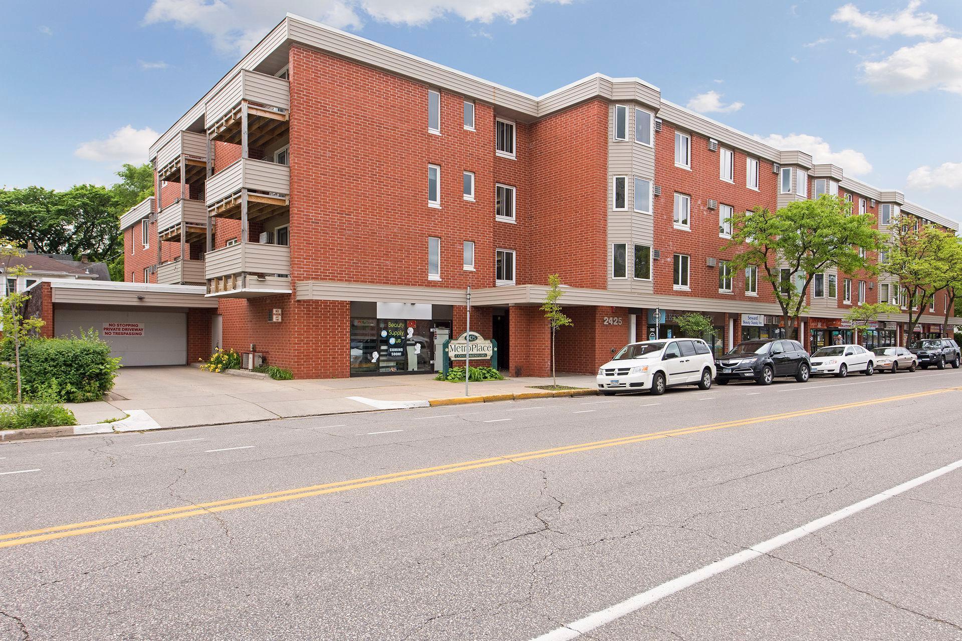 4th image of 2425 E Franklin Ave #209, Minneapolis, MN 55406 | MLS# 7041663