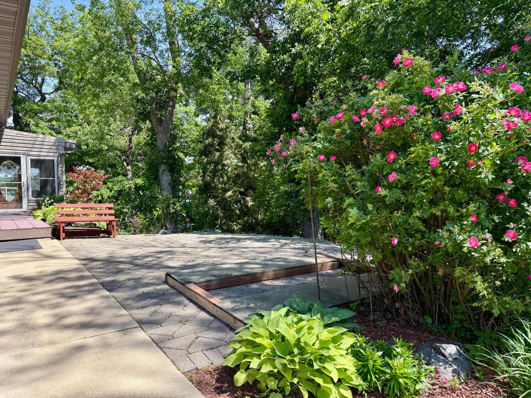 2nd image of 1907 S Shore Dr, Albert Lea, MN 56007 | MLS# 7042294