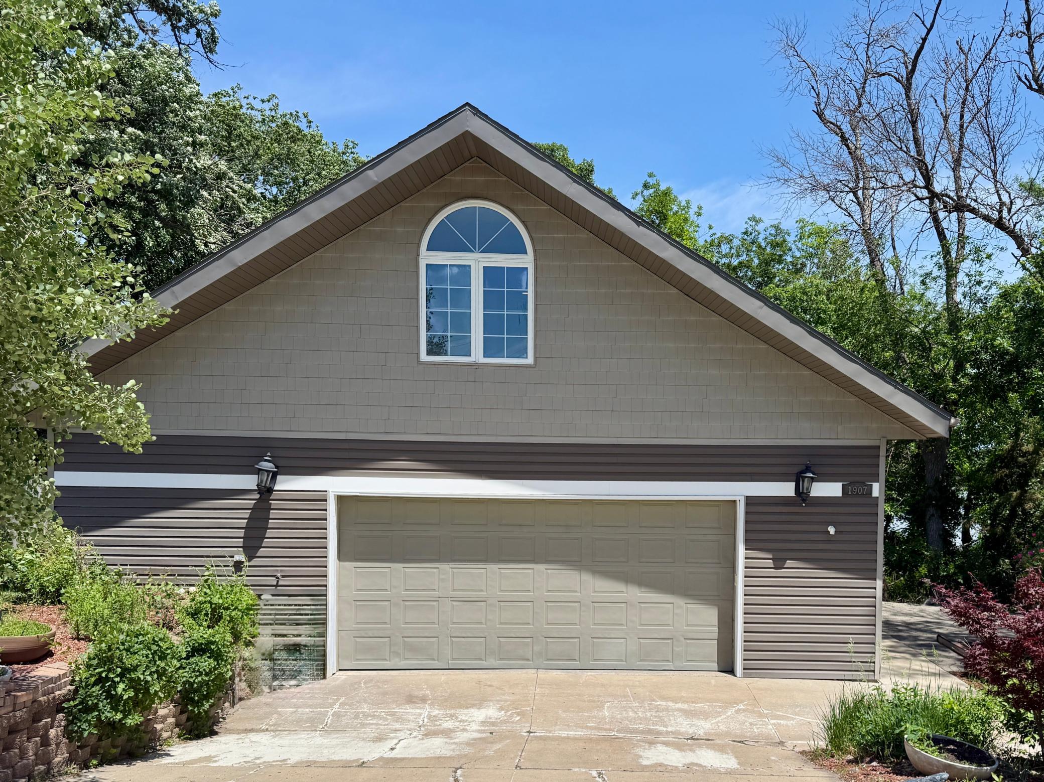 1st image of 1907 S Shore Dr, Albert Lea, MN 56007 | MLS# 7042294