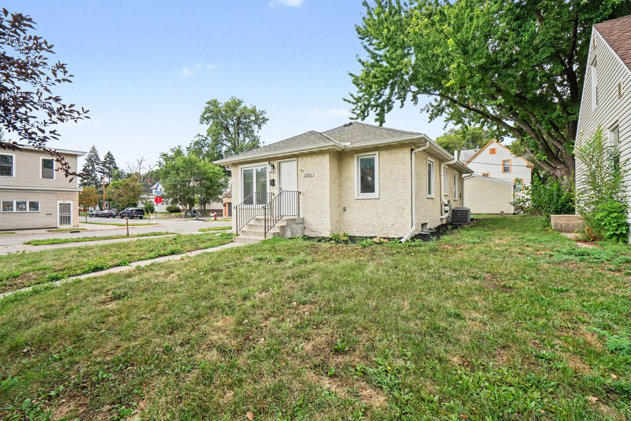 2nd image of 2601 Girard Ave N, Minneapolis, MN 55411 | MLS# 7043355