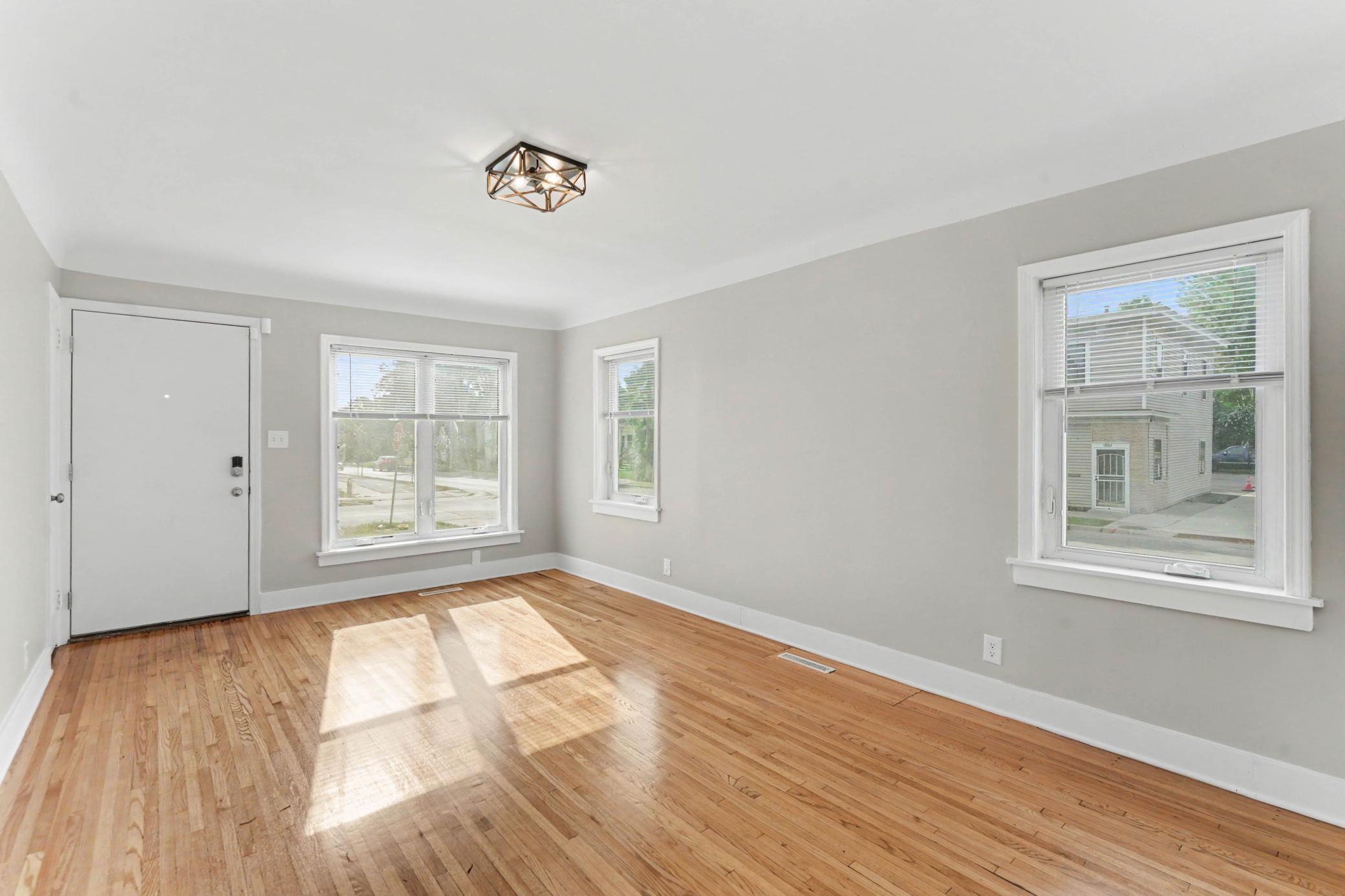4th image of 2601 Girard Ave N, Minneapolis, MN 55411 | MLS# 7043355