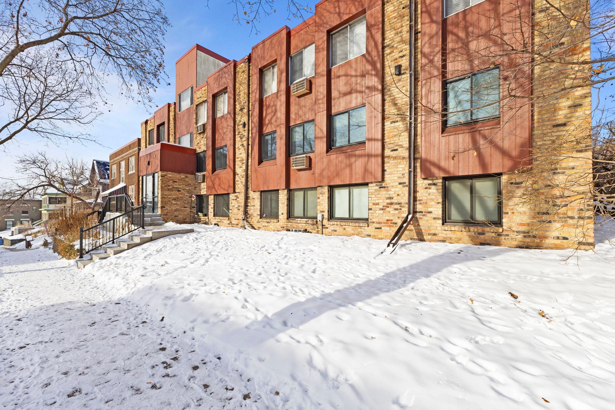 2nd image of 520 Ridgewood Ave, Minneapolis, MN 55403