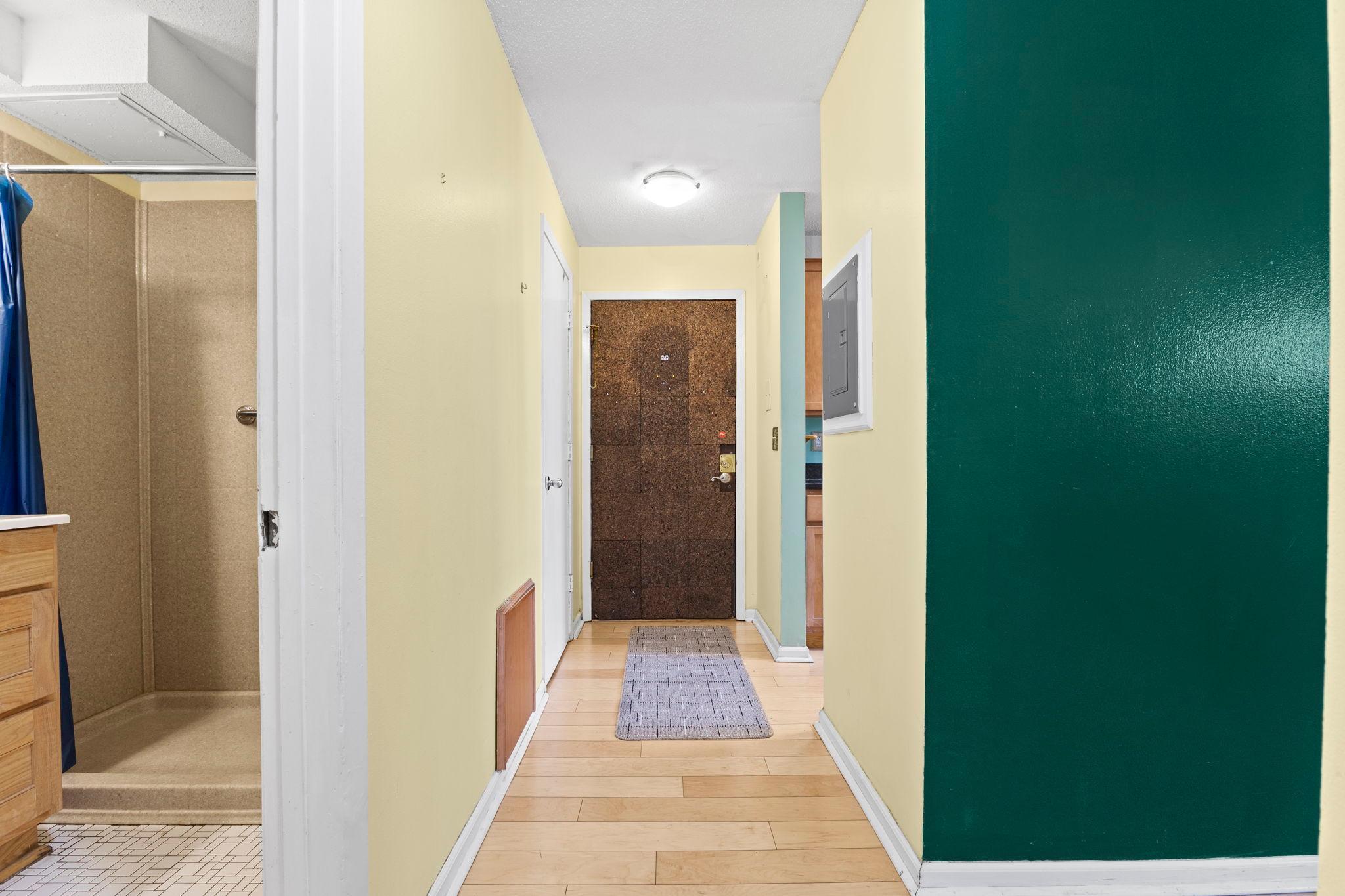 3rd image of 520 Ridgewood Ave #4, Minneapolis, MN 55403 | MLS# 7044161