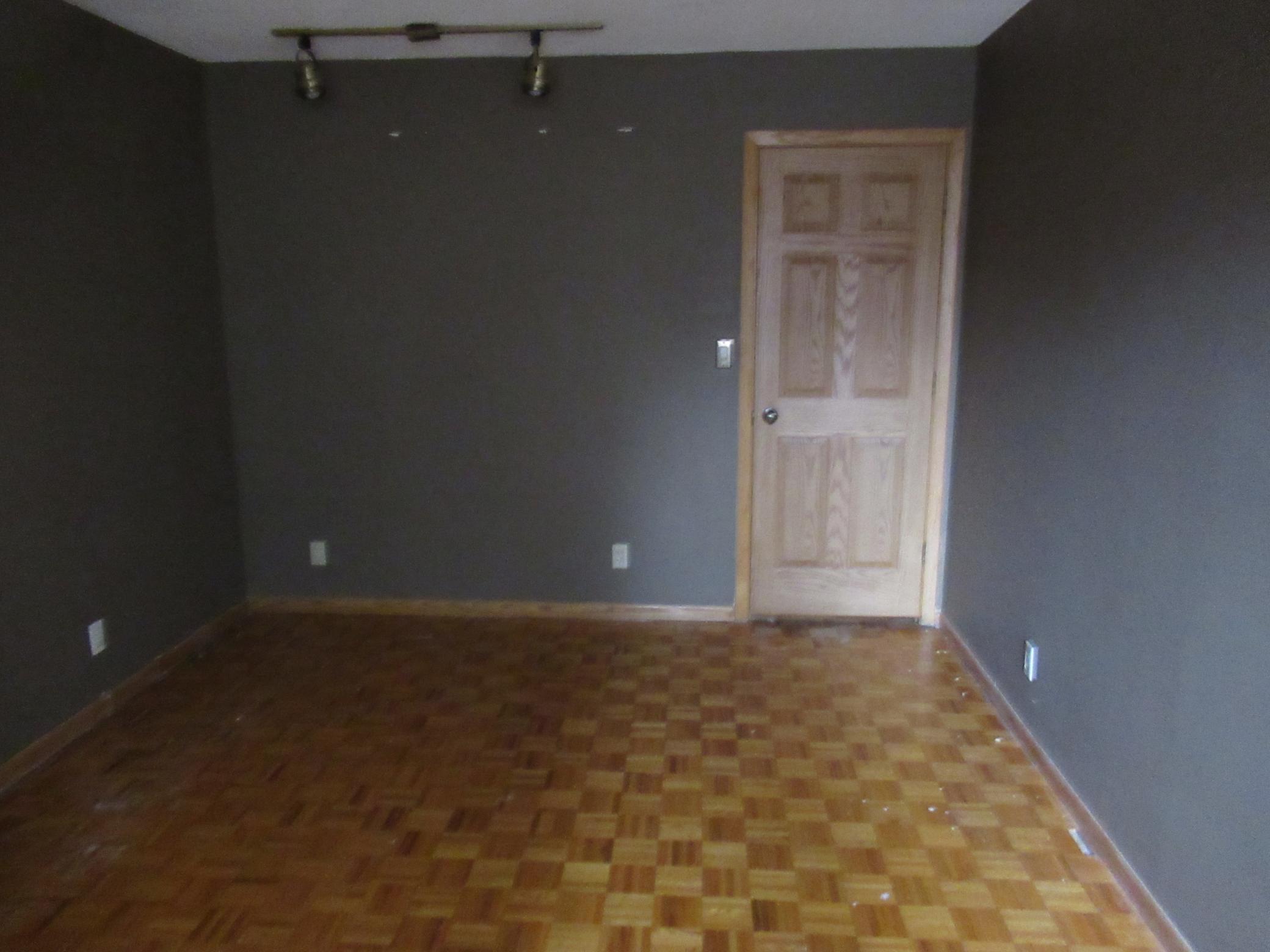 2nd image of 410 Groveland Ave, Minneapolis, MN 55403