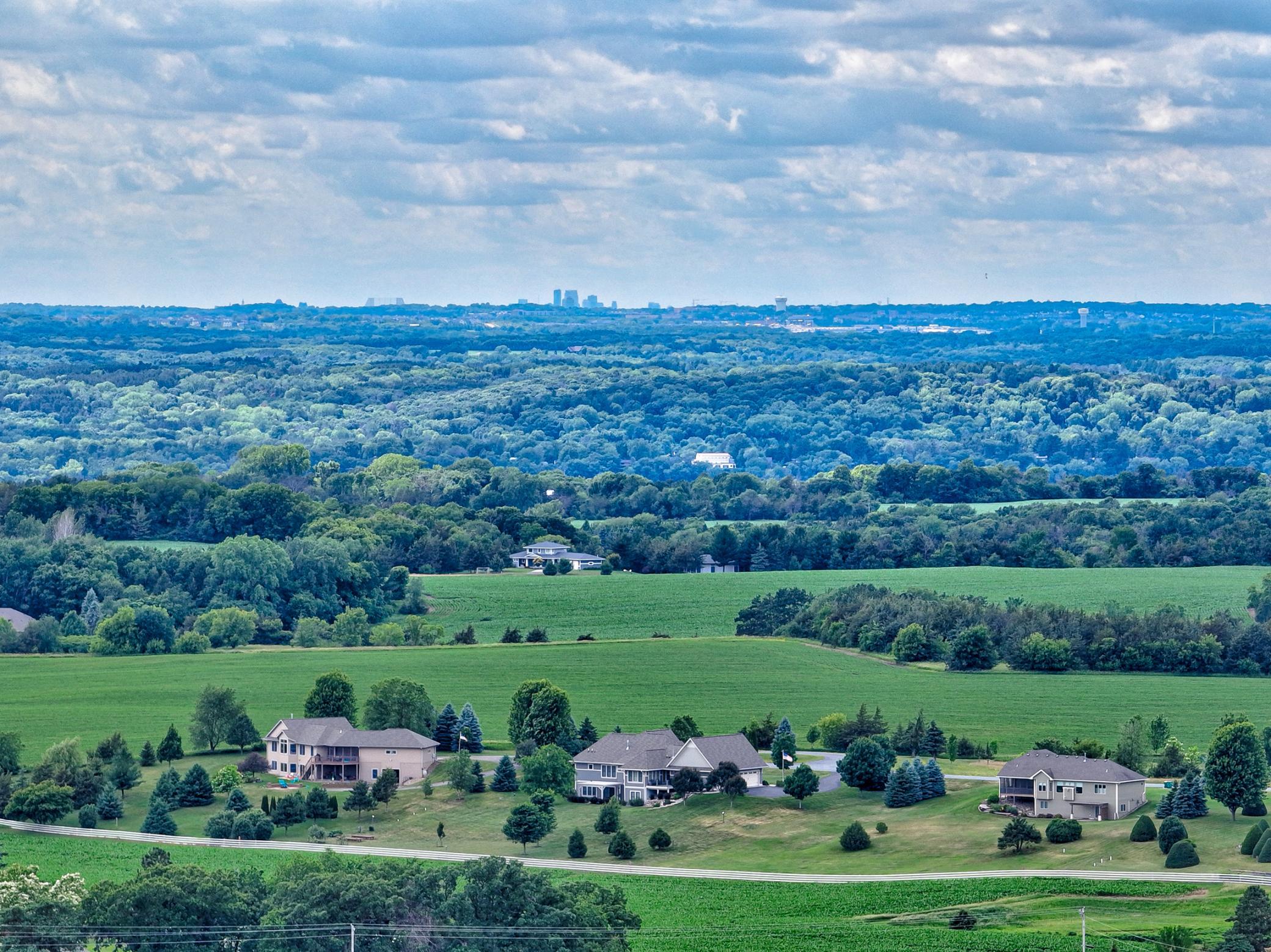 2nd image of 416 Eagle Bluff Dr, Hudson, WI 54016 | MLS# 7048978