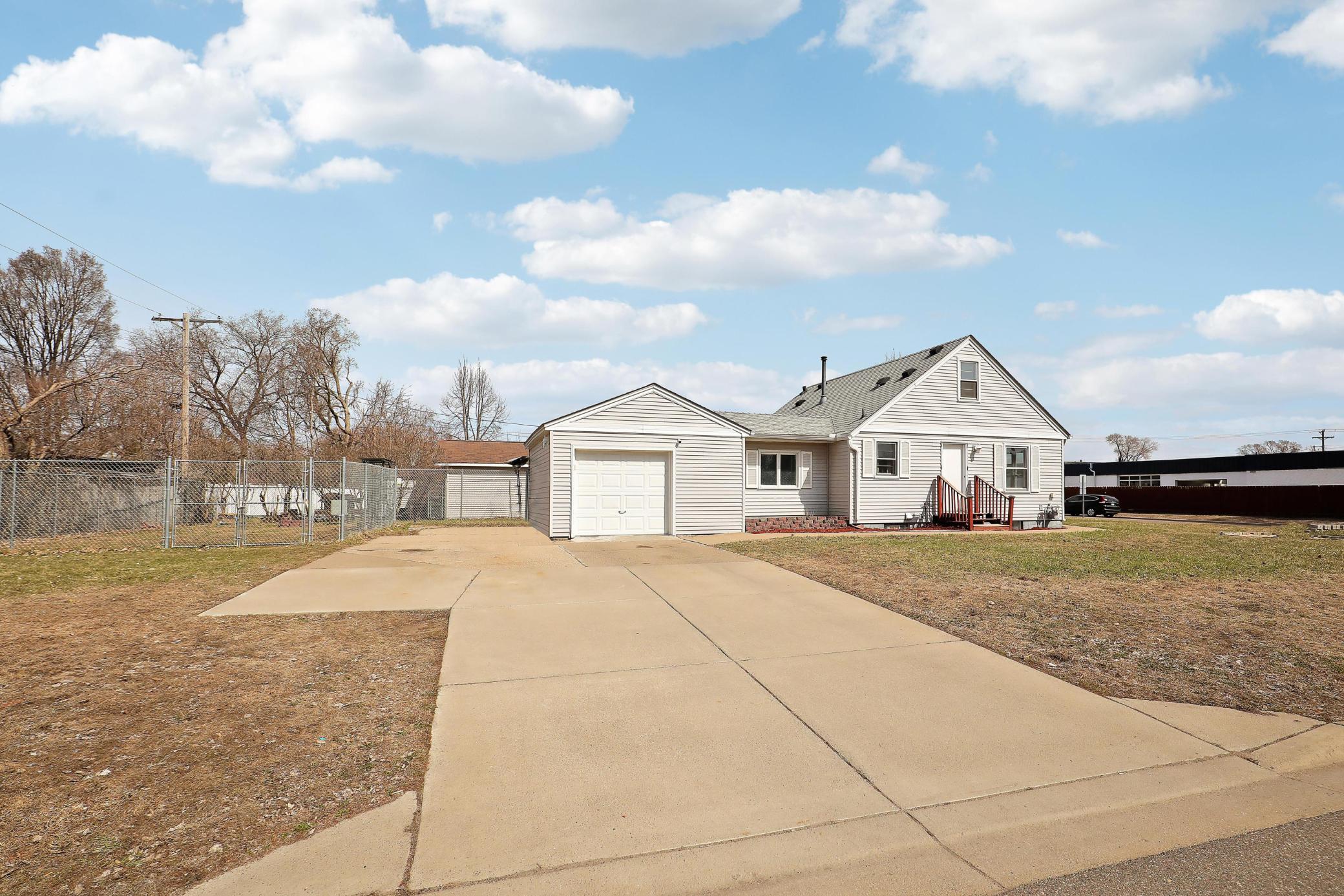 3rd image of 5301 Edgewood Ave N, Crystal, MN 55428 | MLS# 7049212