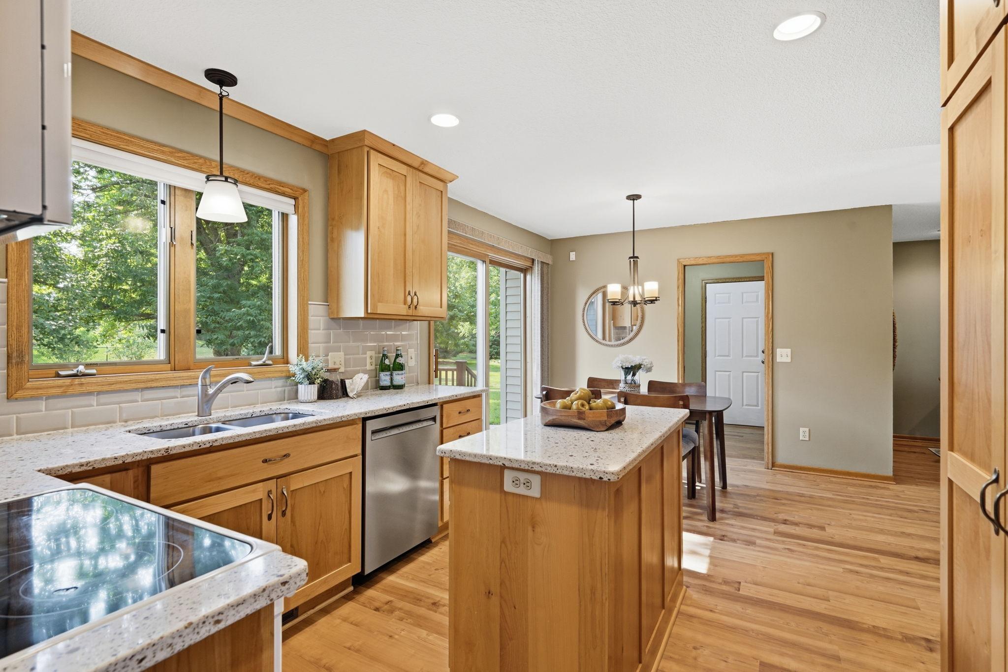 3rd image of 2222 Parkview Ln, Saint Paul, MN 55125 | MLS# 7049536