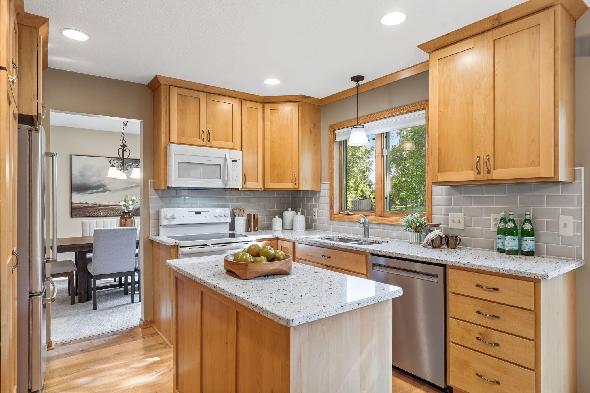 4th image of 2222 Parkview Ln, Saint Paul, MN 55125 | MLS# 7049536