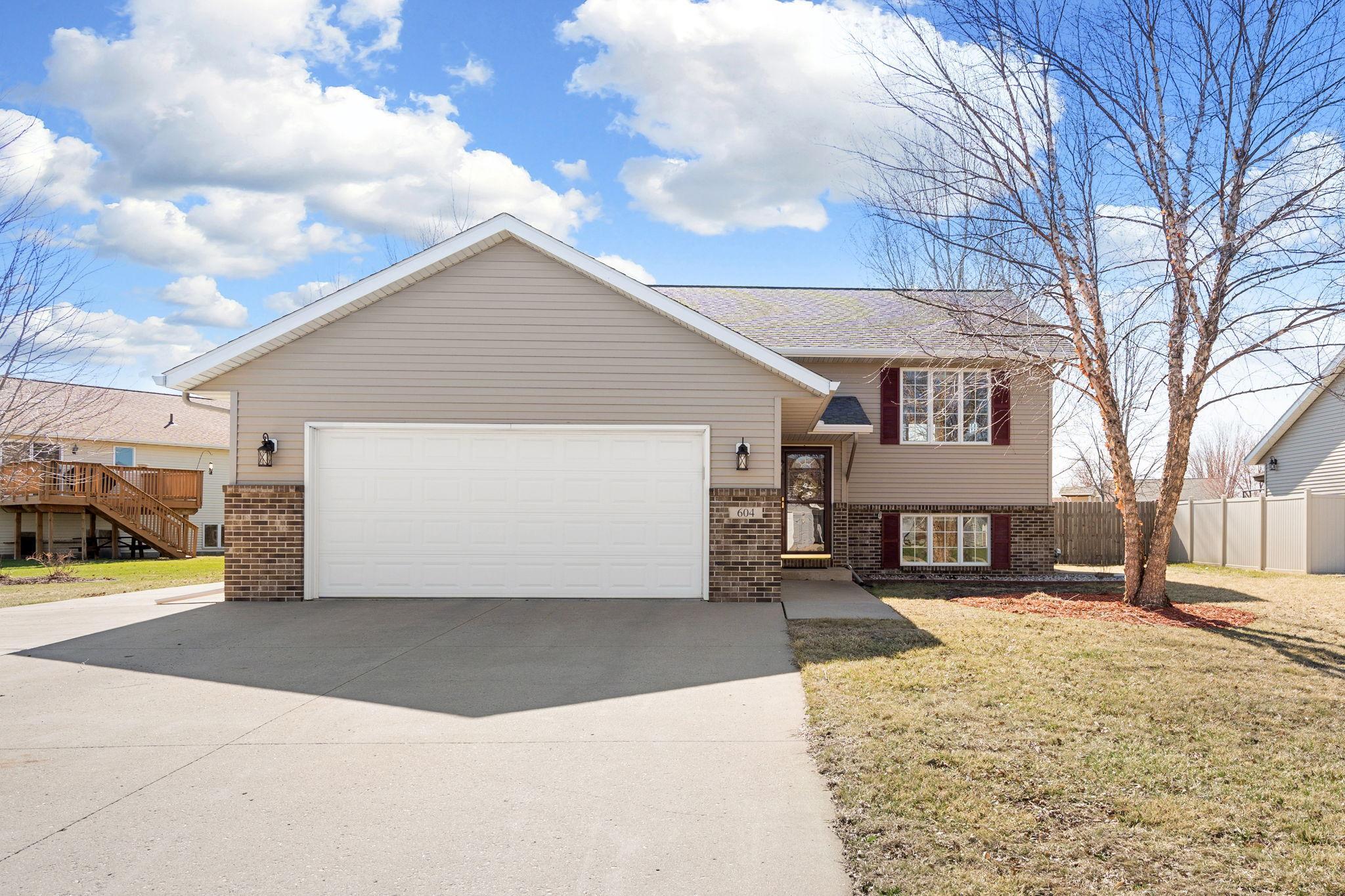 1st image of 604 Saint Andrews Dr, Mankato, MN 56001 | MLS# 7049645