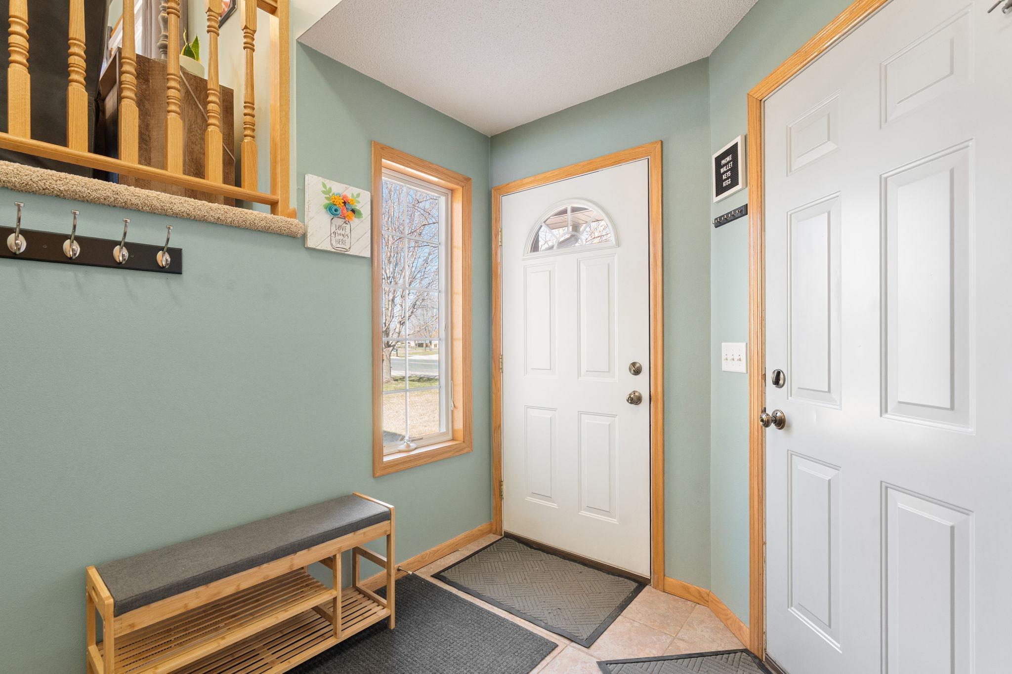 2nd image of 604 Saint Andrews Dr, Mankato, MN 56001 | MLS# 7049645