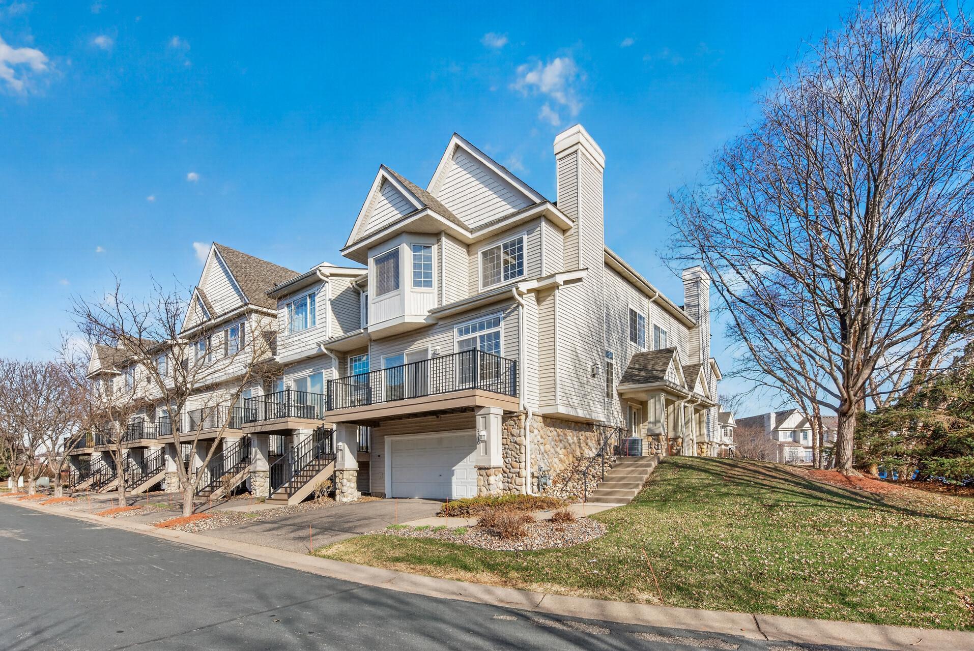 3rd image of 2310 Eagle Trace Ln, Saint Paul, MN 55129 | MLS# 7049654