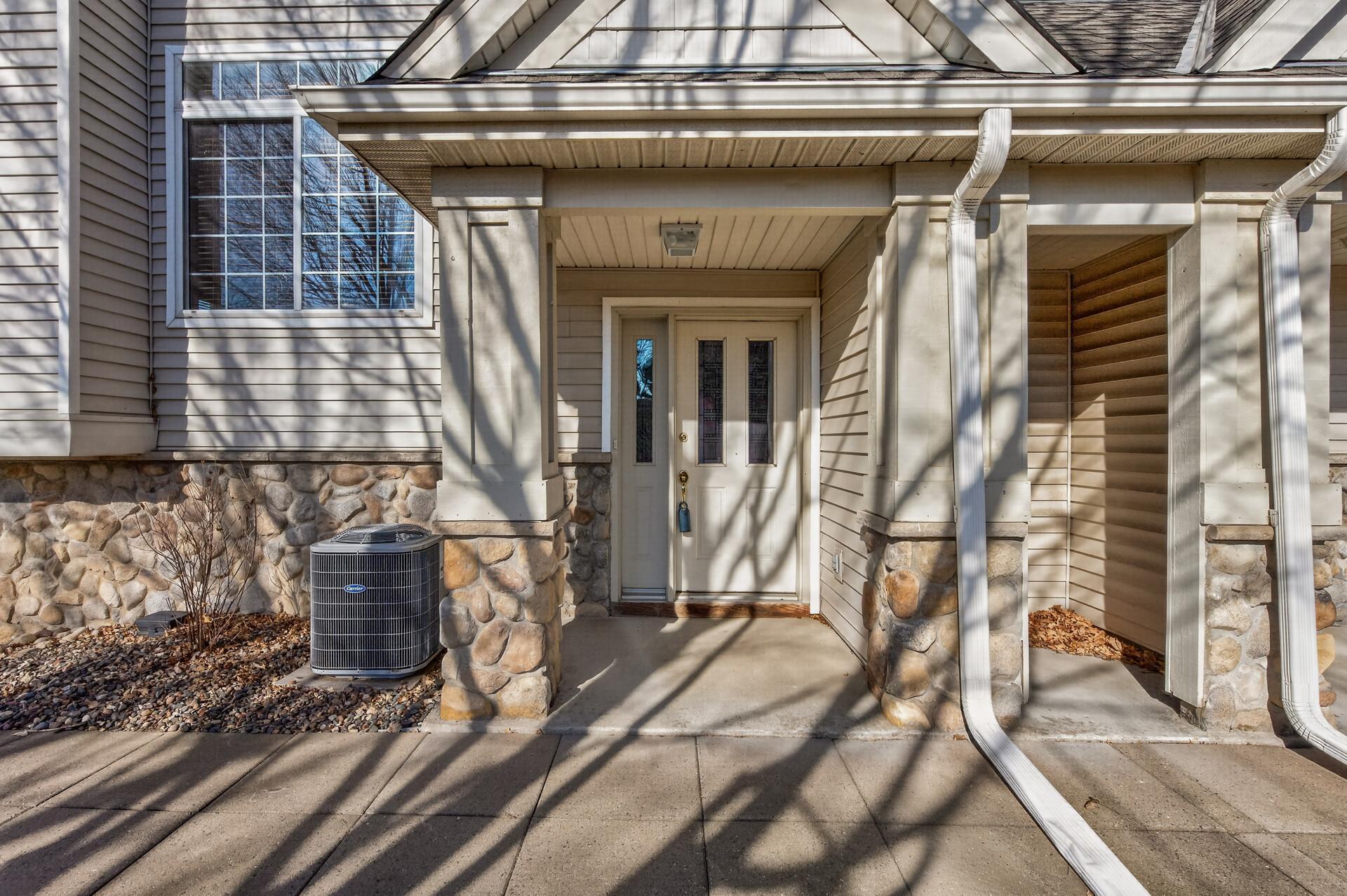 5th image of 2310 Eagle Trace Ln, Saint Paul, MN 55129 | MLS# 7049654