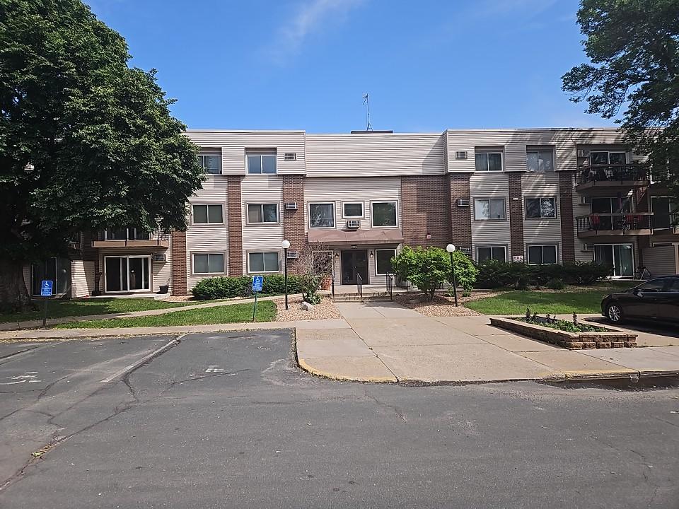 2nd image of 2800 Hillsboro Ave N, New Hope, MN 55427
