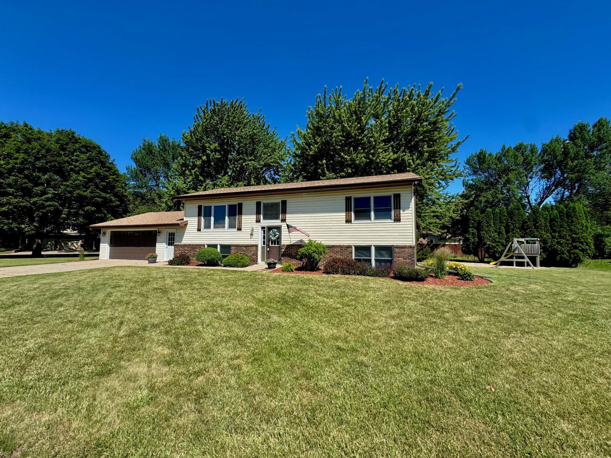 1st image of 501 Hawthorne Dr, Marshall, MN 56258 | MLS# 7050110