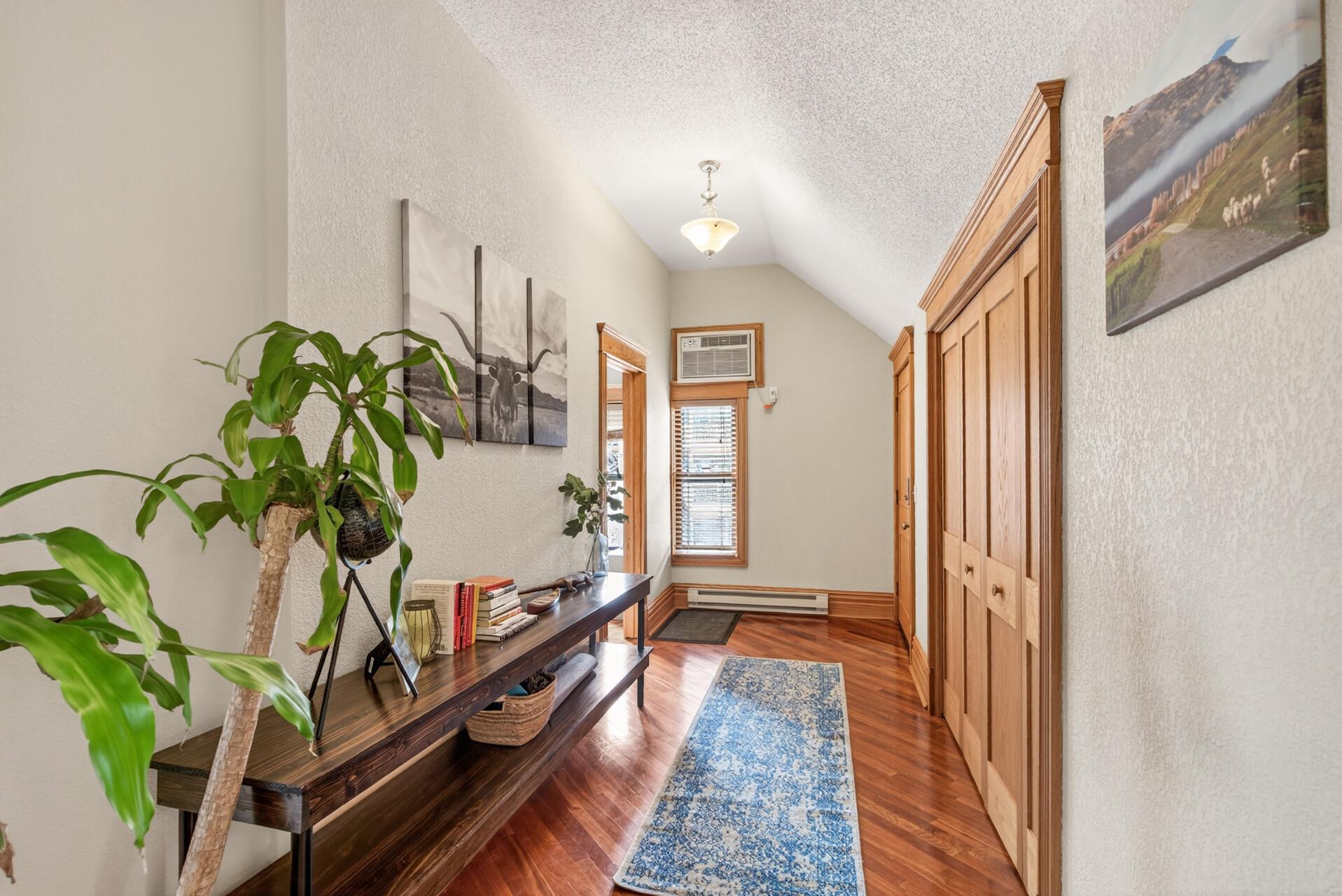 4th image of 1936 Aldrich Ave S, Minneapolis, MN 55403
