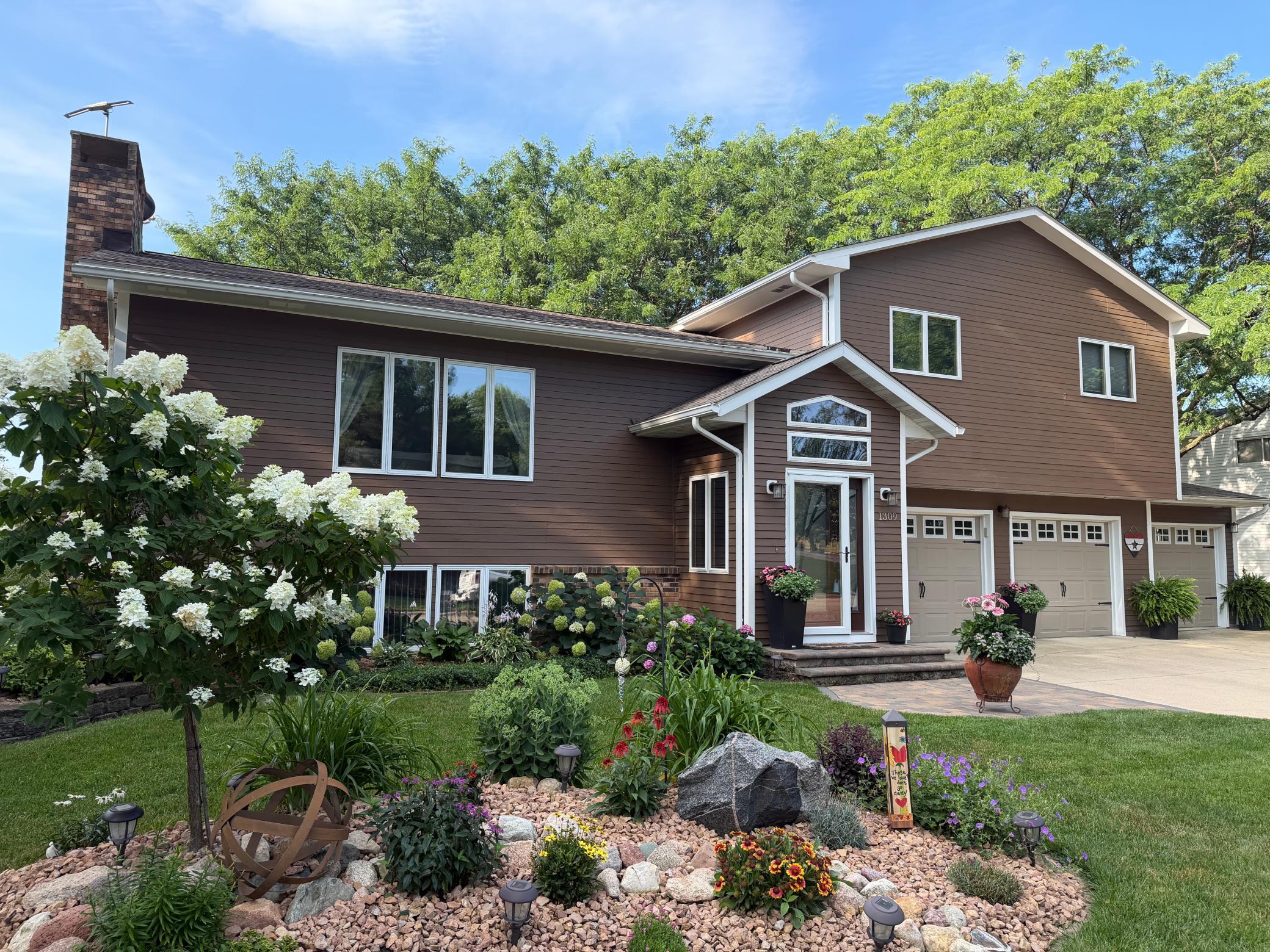 1st image of 1309 Oriole Dr, Albert Lea, MN 56007 | MLS# 7052527