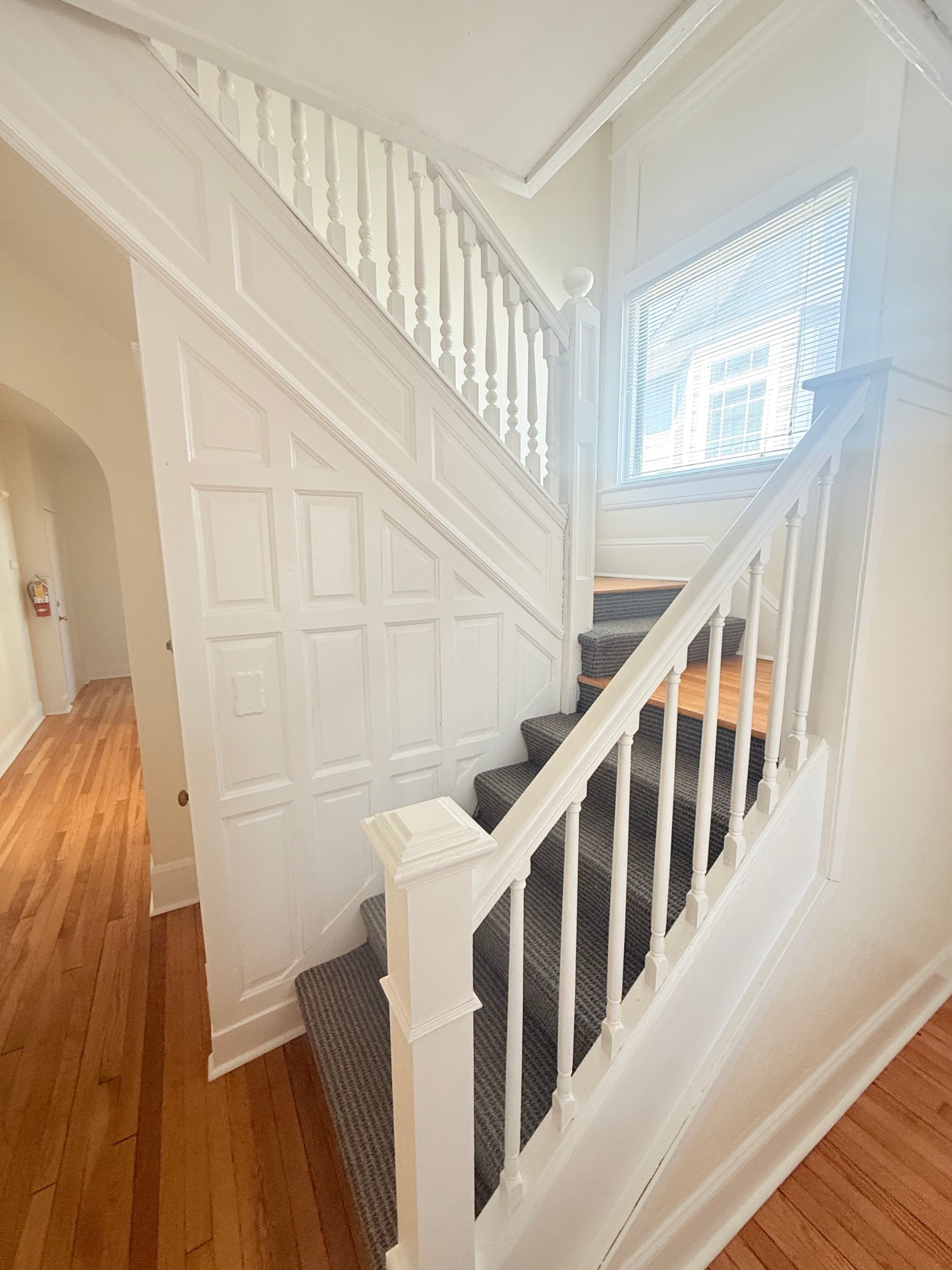 3rd image of 1854 Roblyn Ave, Saint Paul, MN 55104 | MLS# 7052605