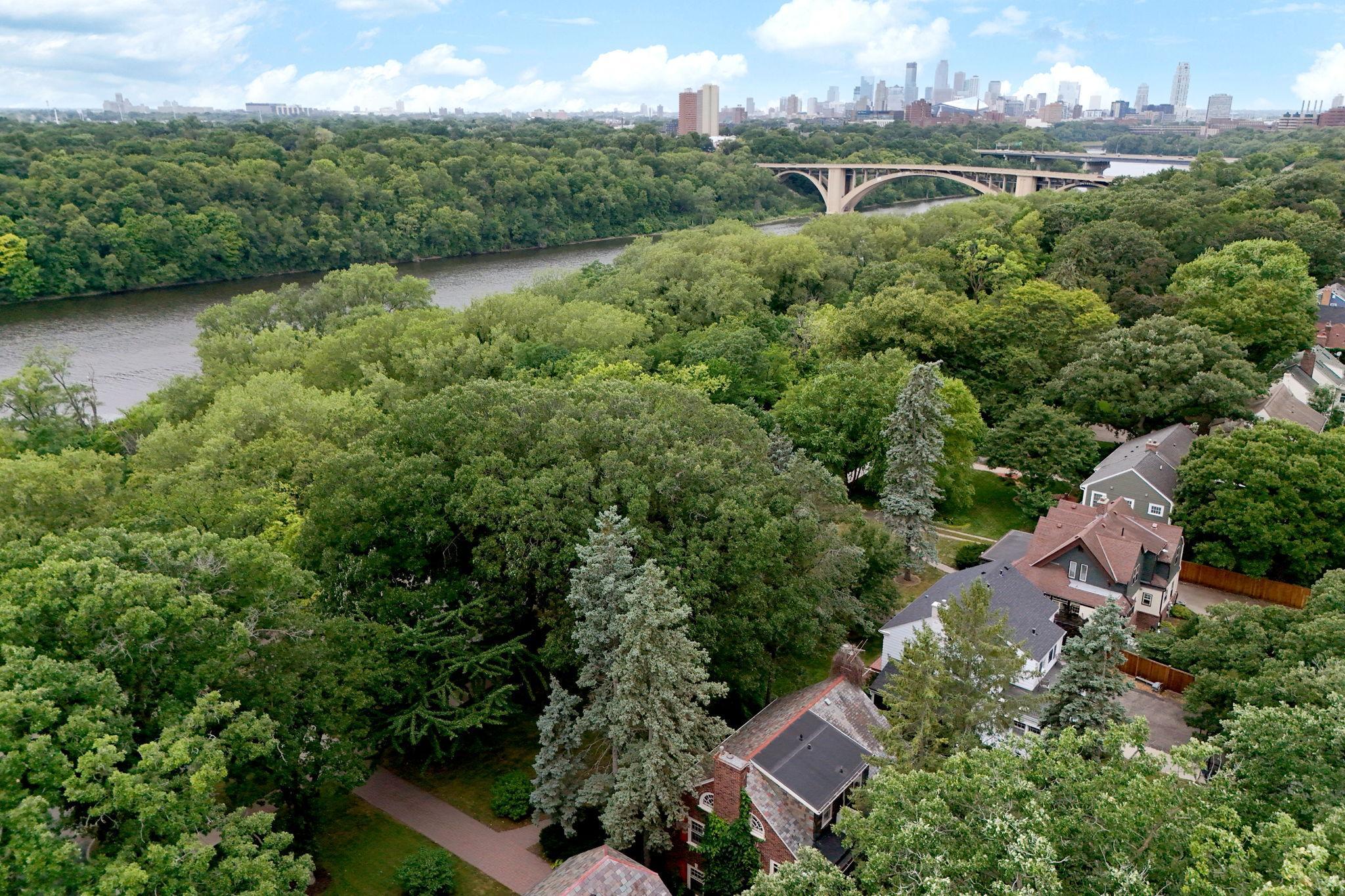 2nd image of 1615 E River Pkwy, Minneapolis, MN 55414 | MLS# 7052631