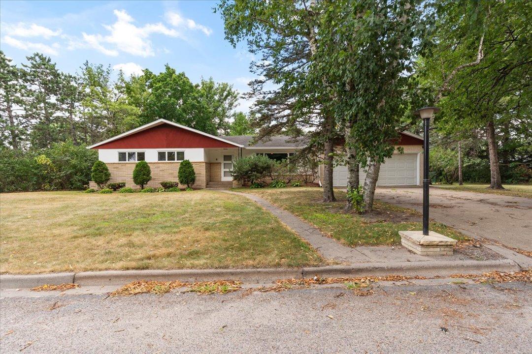1st image of 824 Willow St, Brainerd, MN 56401 | MLS# 7053116