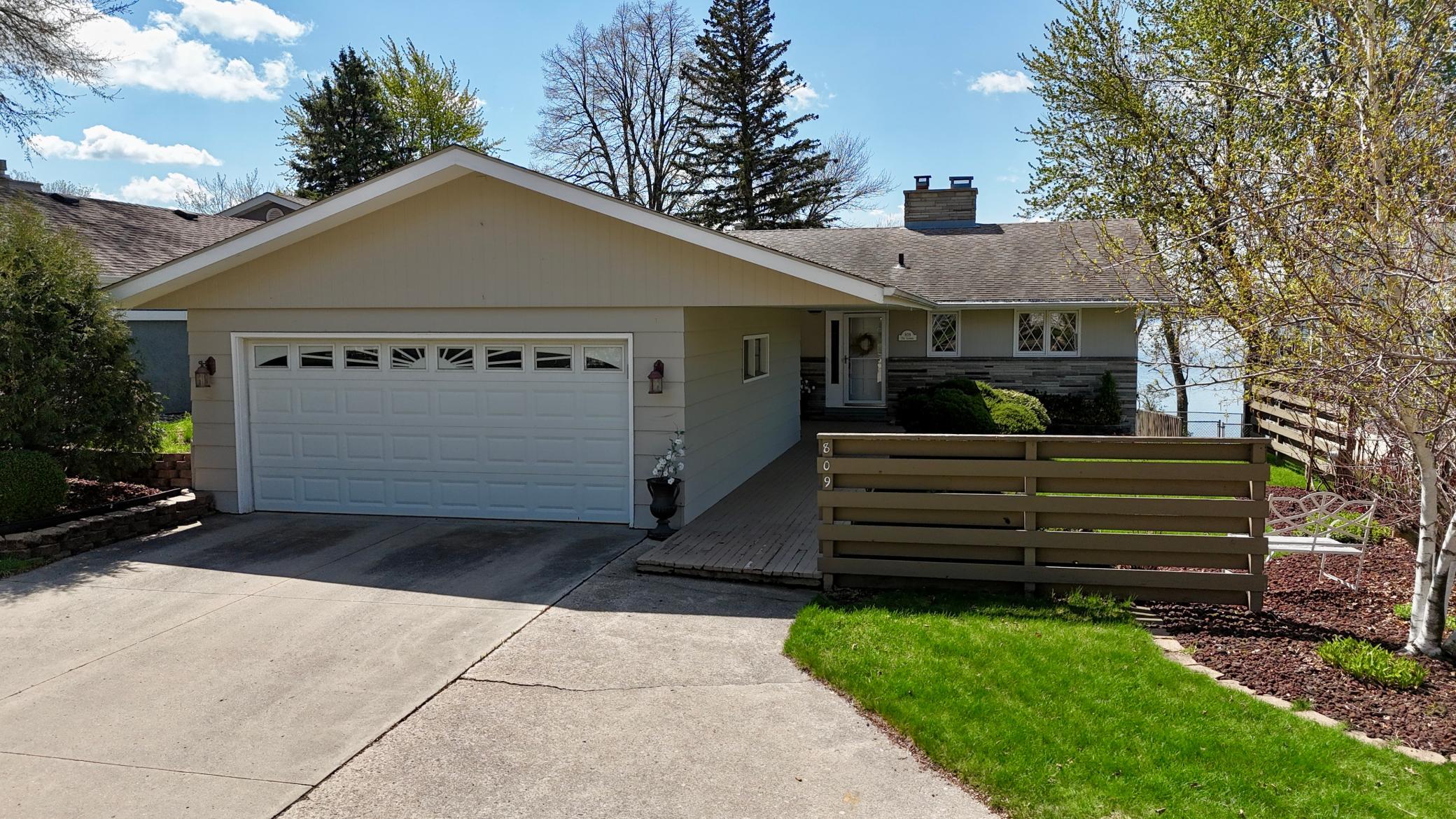 2nd image of 809 W Lake Ave, Worthington, MN 56187 | MLS# 7054111