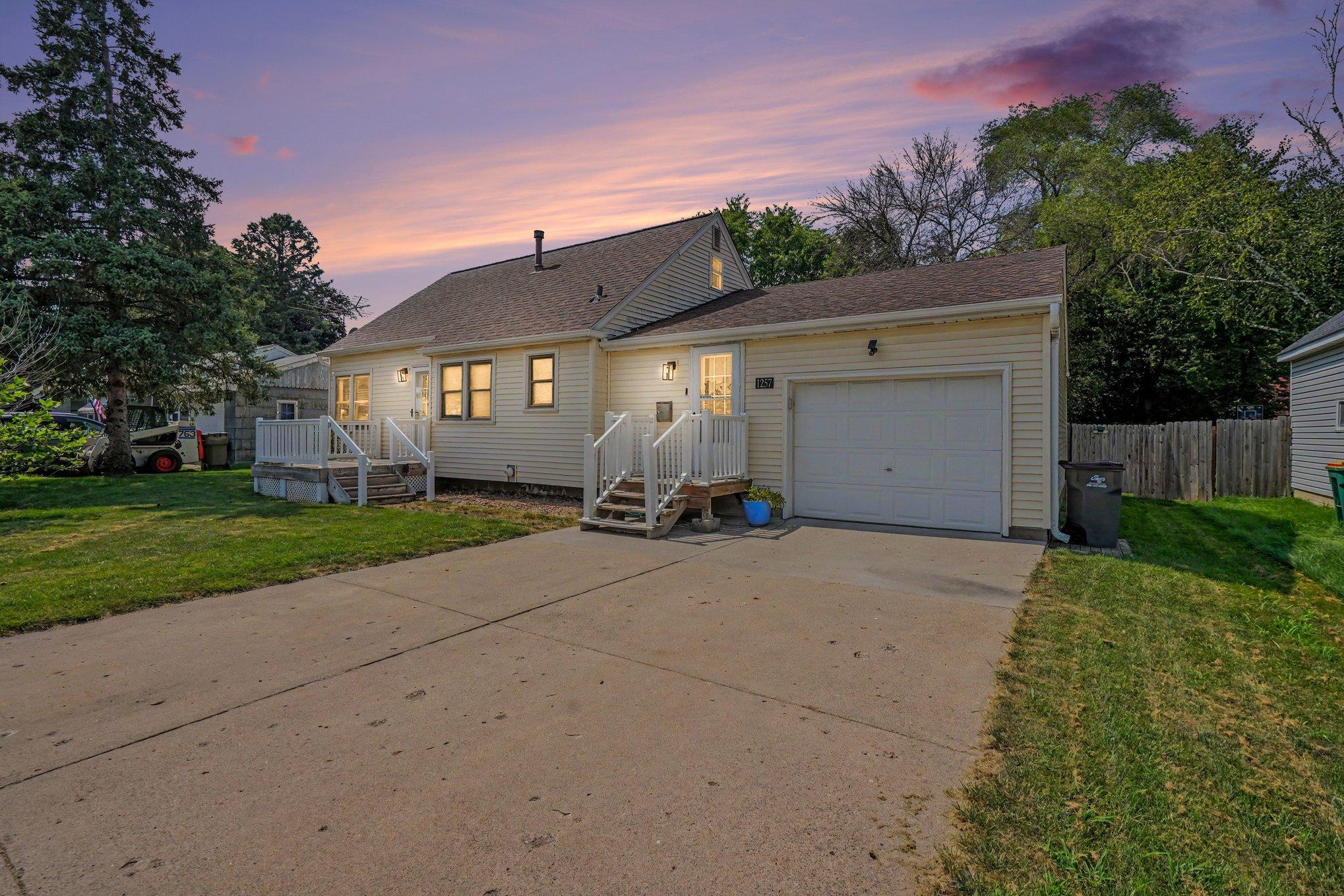 2nd image of 1257 Parallel St, Chaska, MN 55318 | MLS# 7055863