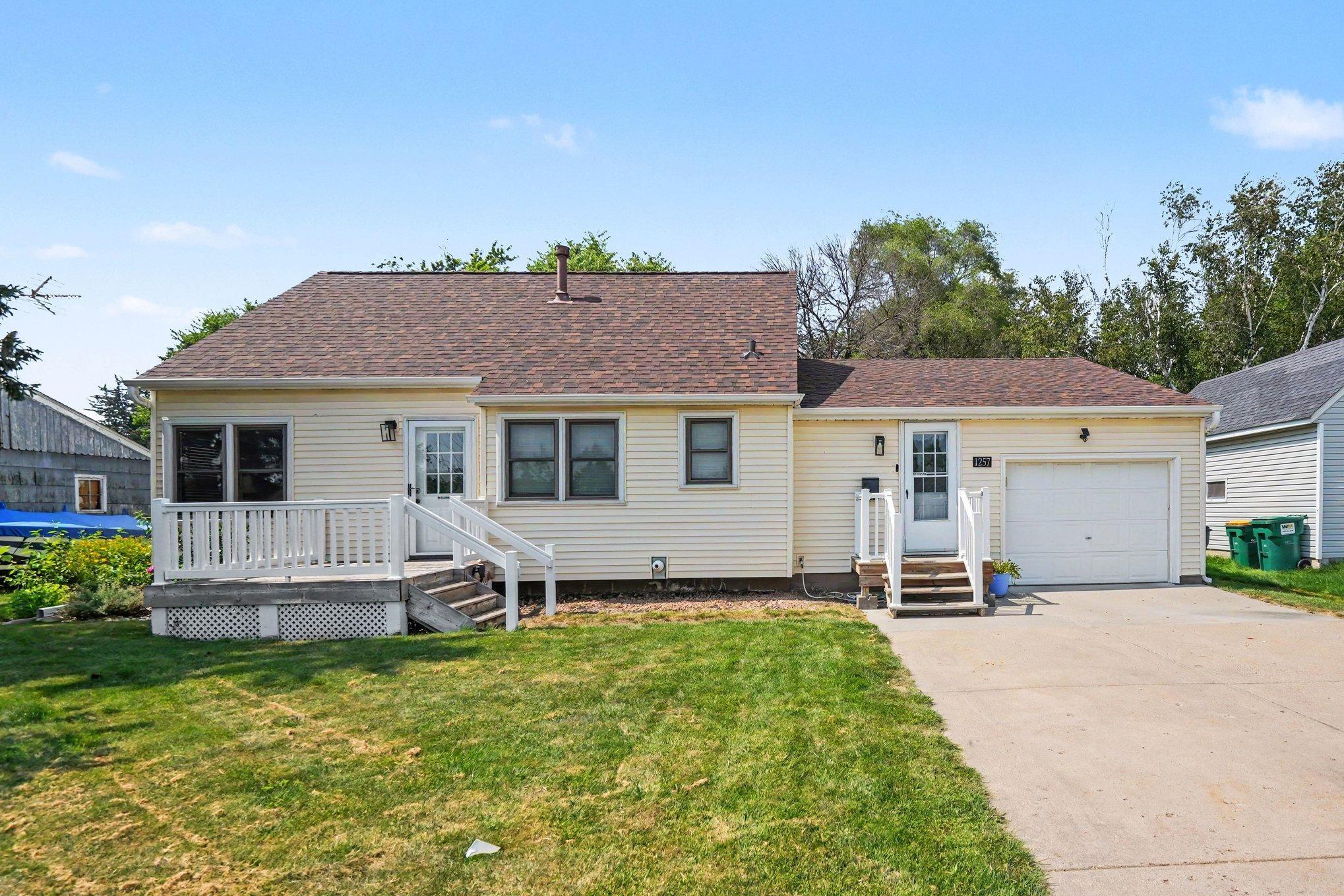 1st image of 1257 Parallel St, Chaska, MN 55318 | MLS# 7055863
