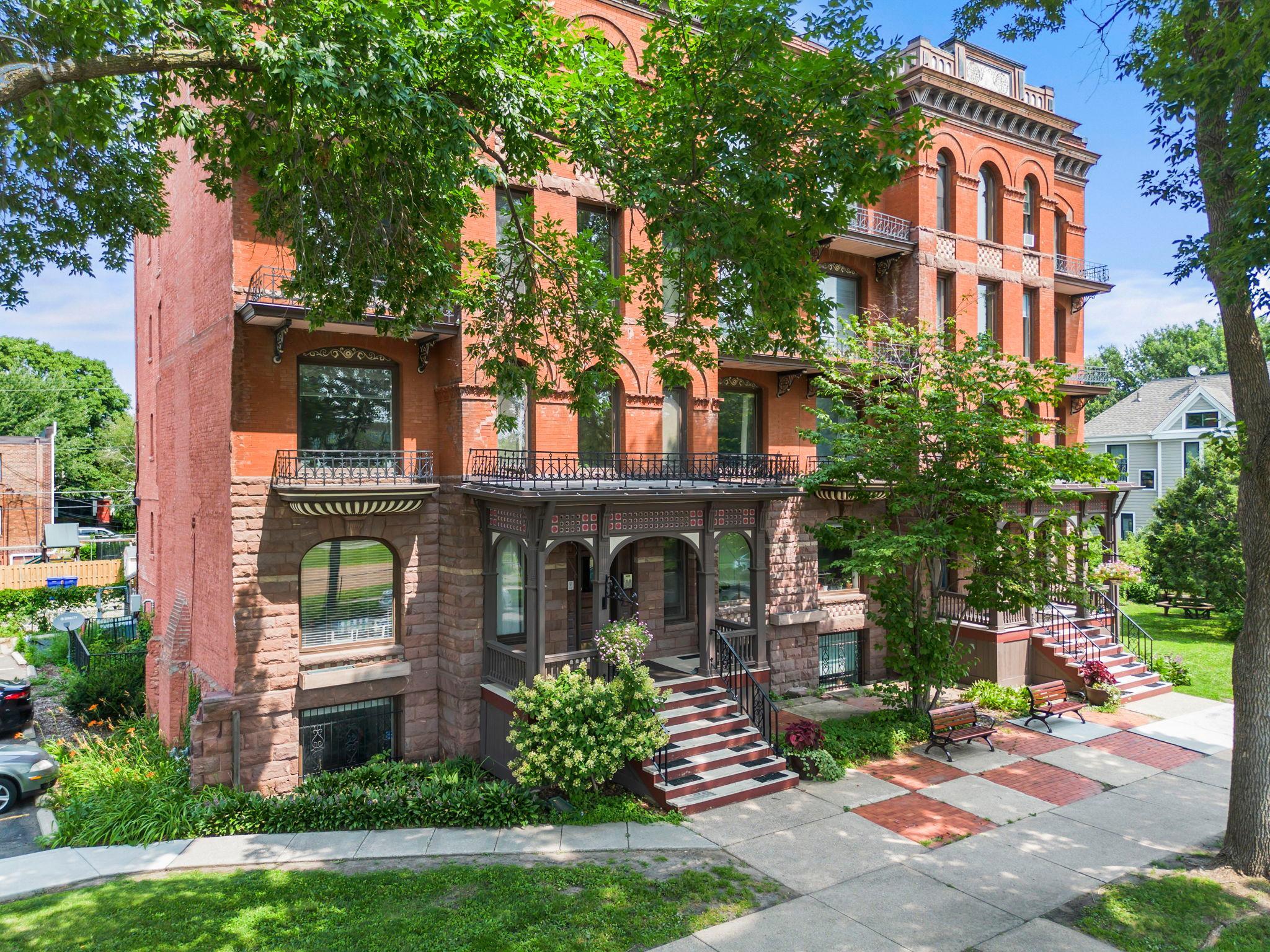 3rd image of 703 Laurel Ave, St. Paul, MN 55104